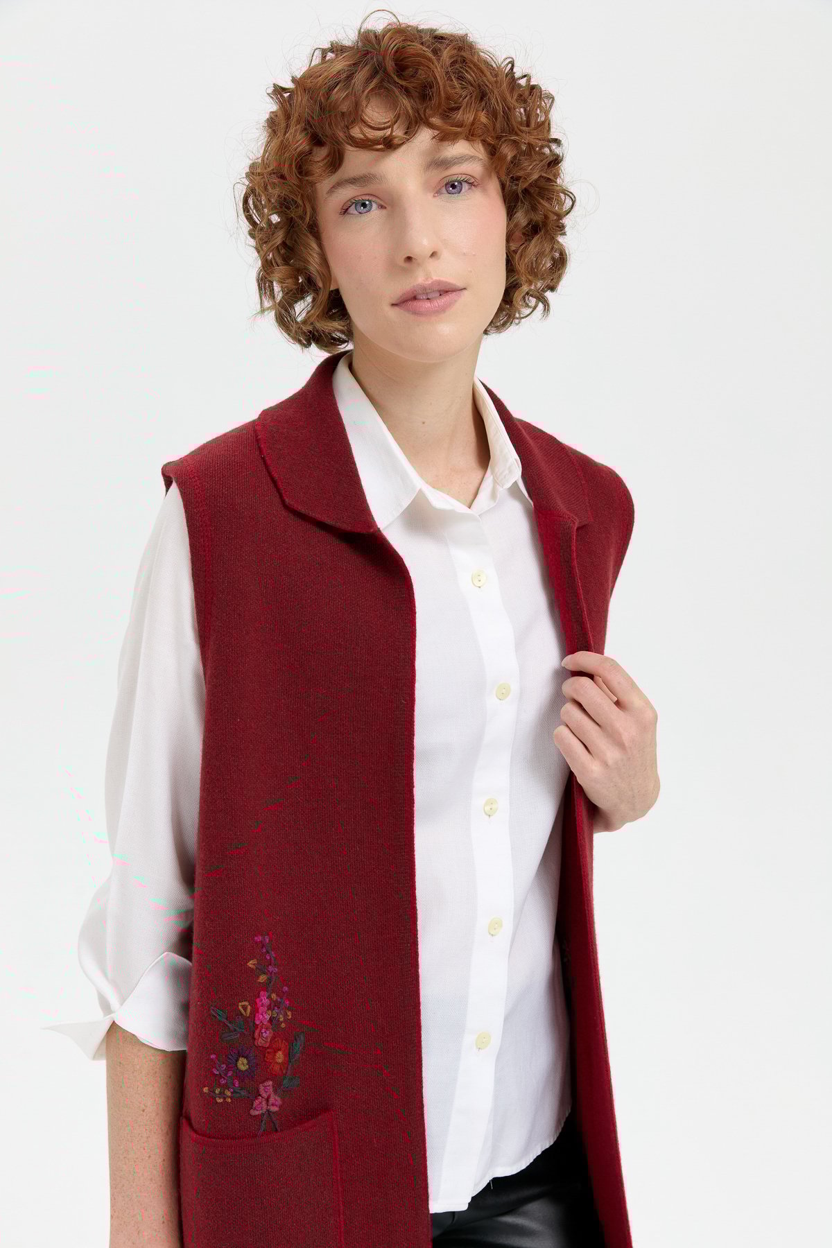 24002Kadın Polo Yaka Önü Açık İşlemeli Uzun Yün Yelek V.Kırmızı