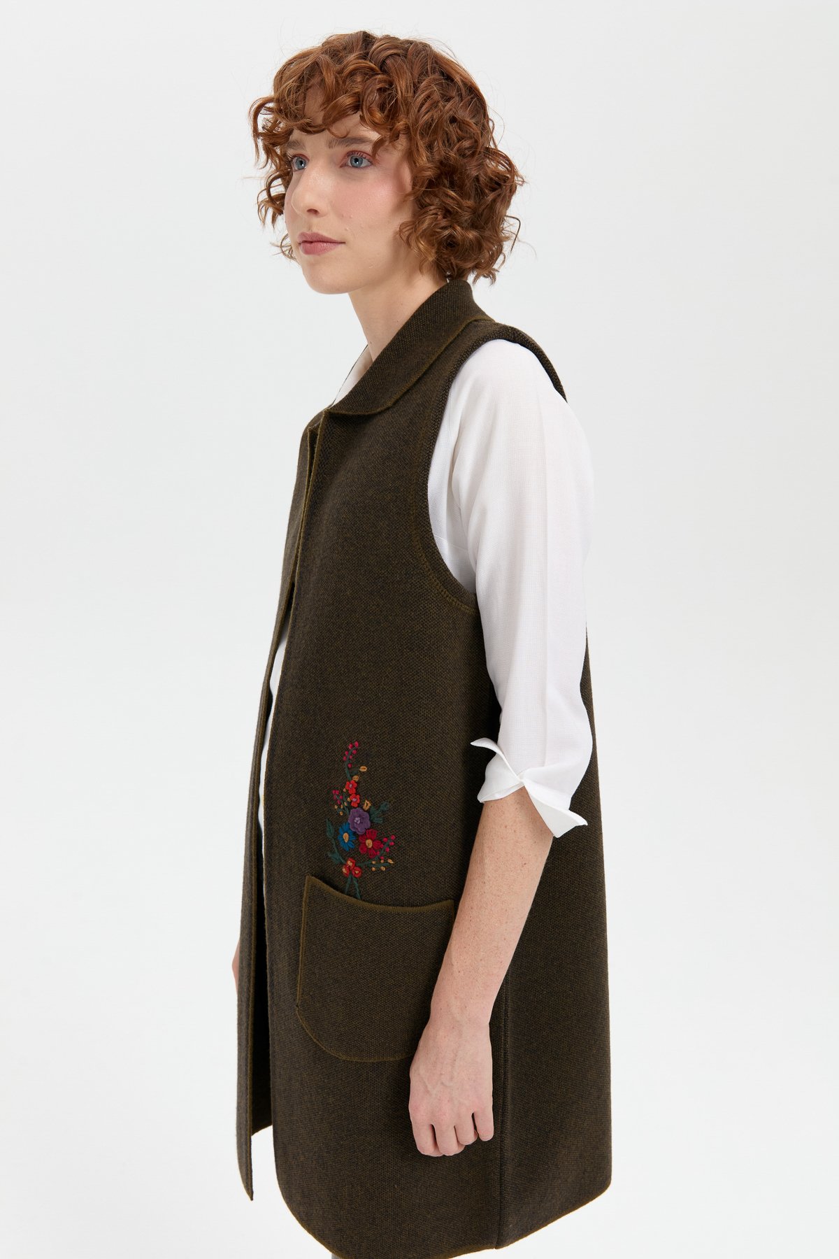 24002Kadın Polo Yaka Önü Açık İşlemeli Uzun Yün Yelek A.Yeşil