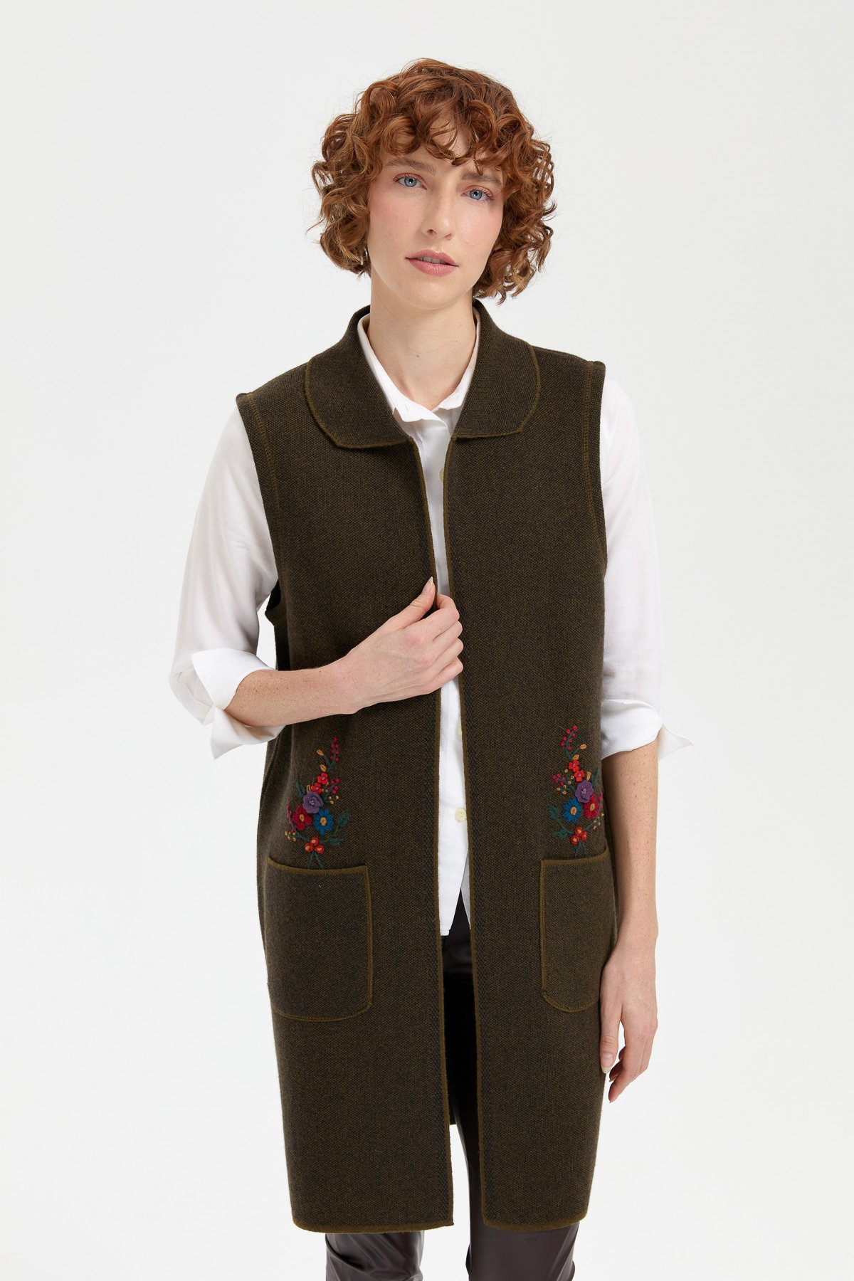 24002Kadın Polo Yaka Önü Açık İşlemeli Uzun Yün Yelek A.Yeşil