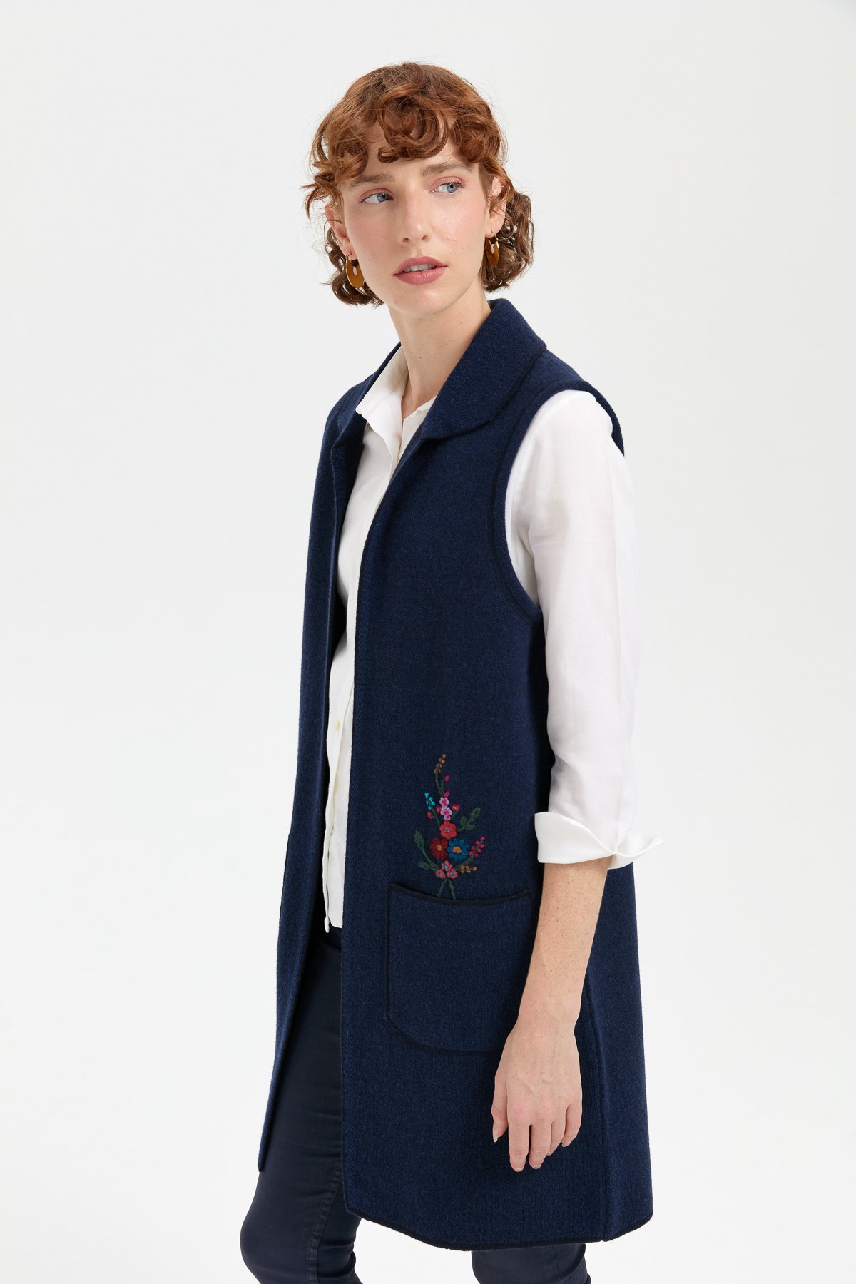 24002Kadın Polo Yaka Önü Açık İşlemeli Uzun Yün Yelek K.Lacivert