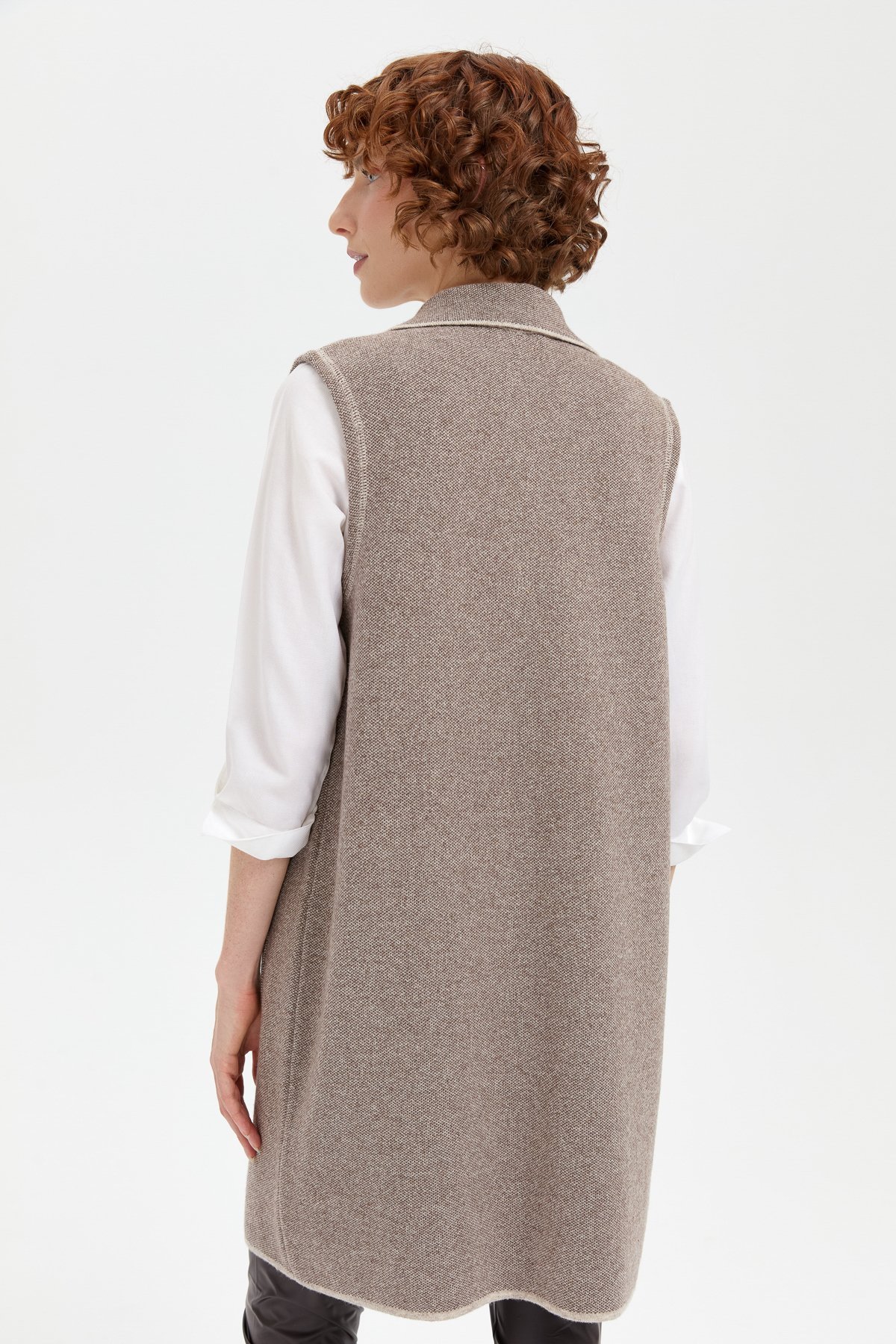 24002Kadın Polo Yaka Önü Açık İşlemeli Uzun Yün Yelek V.Bej