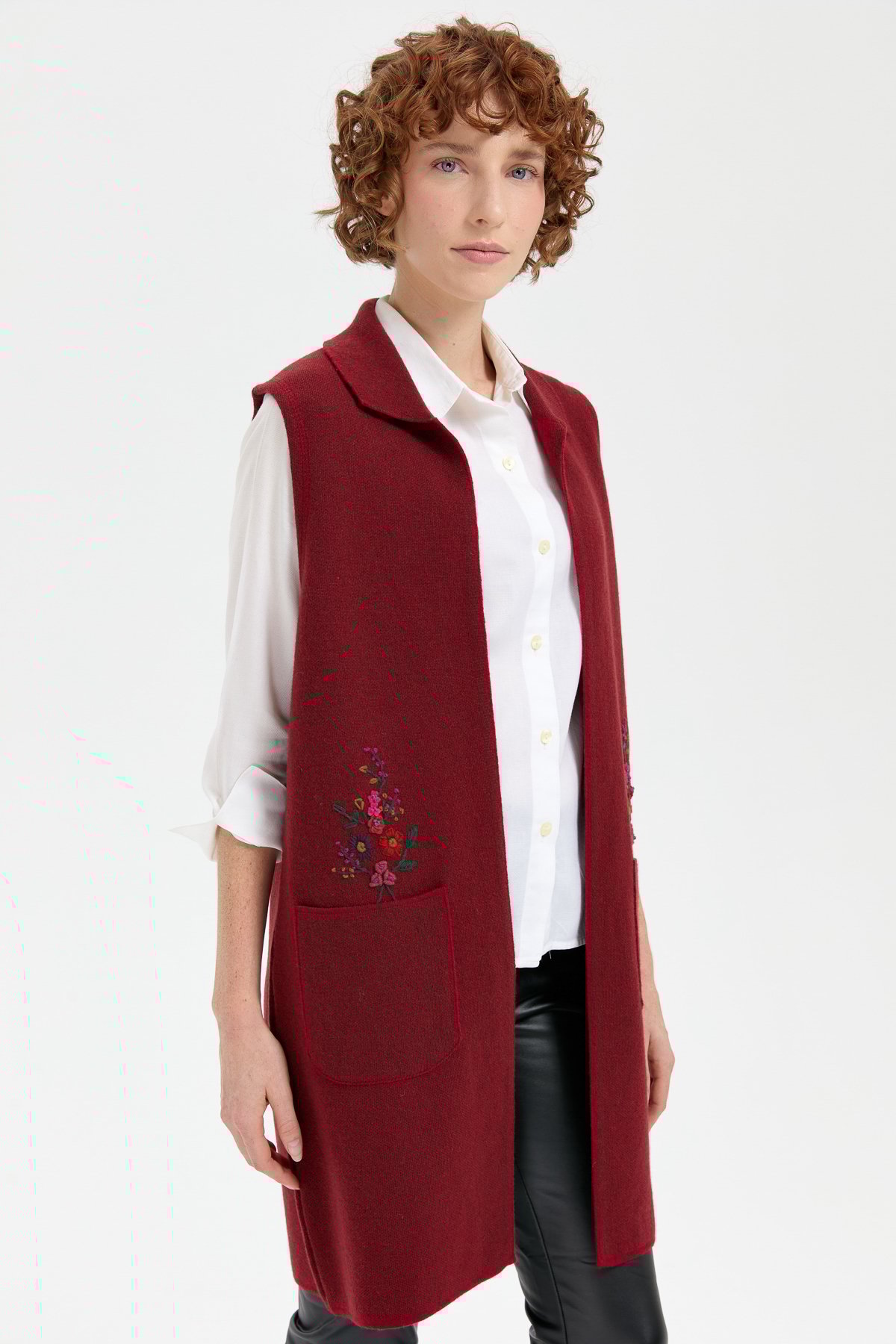 24002Kadın Polo Yaka Önü Açık İşlemeli Uzun Yün Yelek V.Kırmızı