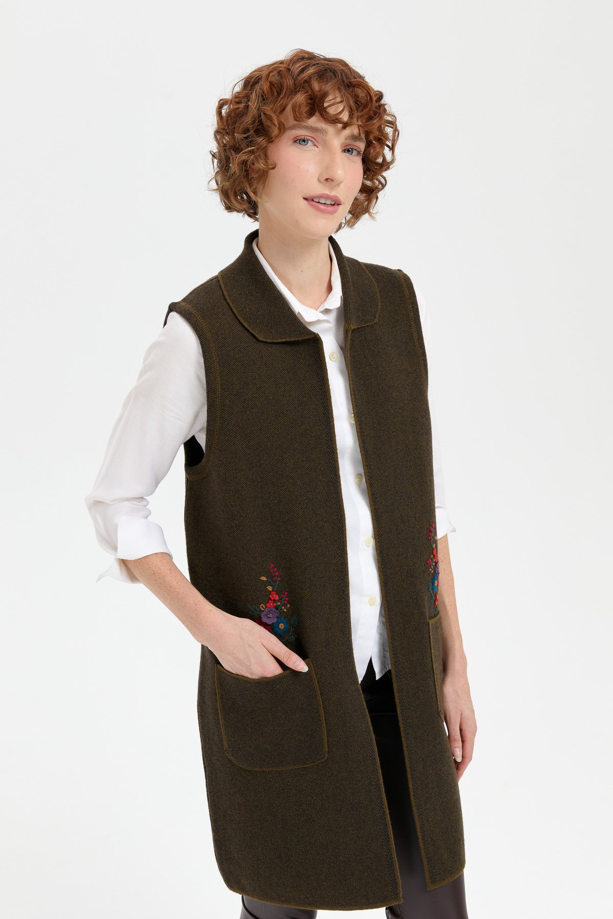 24002Kadın Polo Yaka Önü Açık İşlemeli Uzun Yün Yelek A.Yeşil