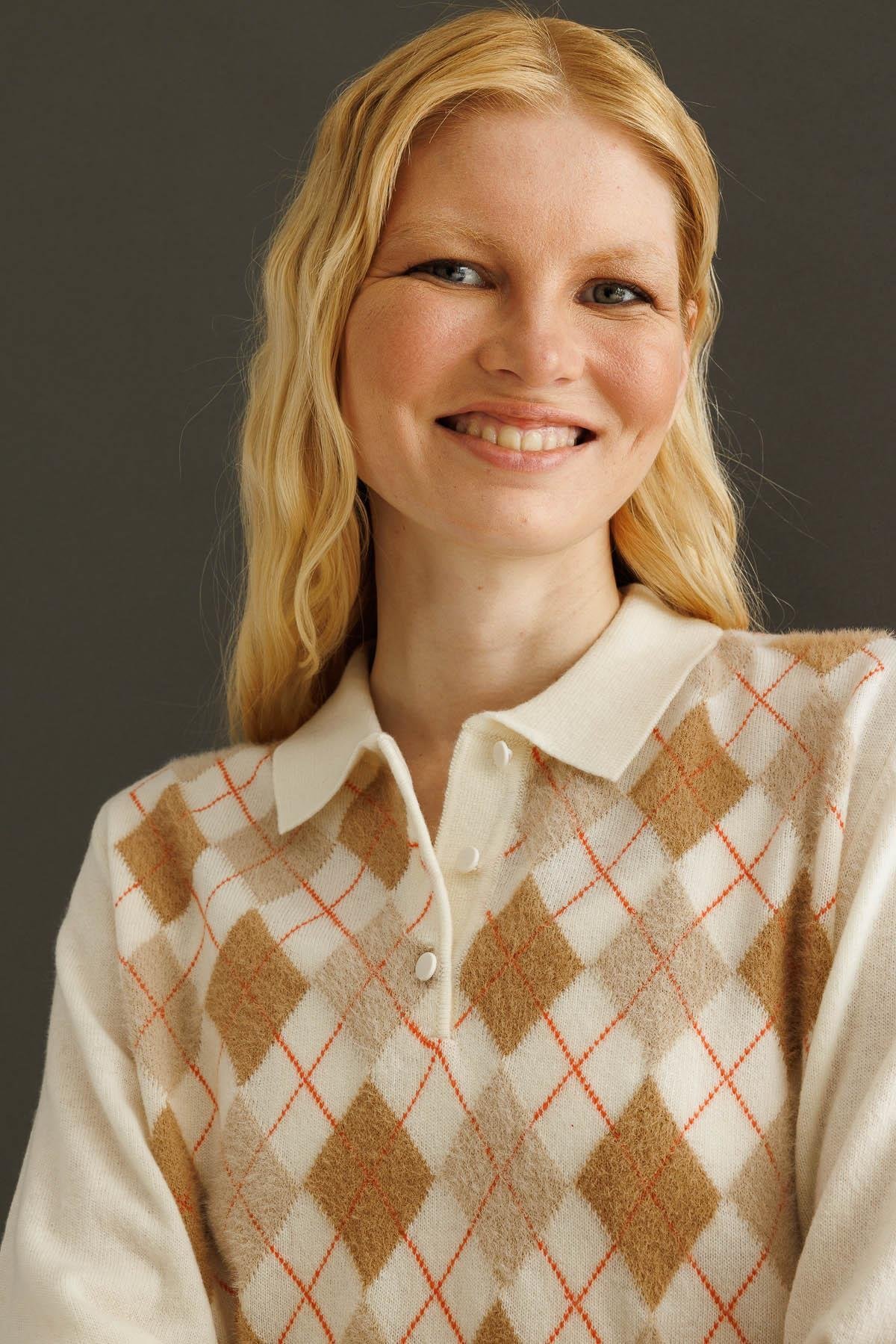 24037Kadın Polo Yaka Önü Baklavalı Yün Kazak Kemik