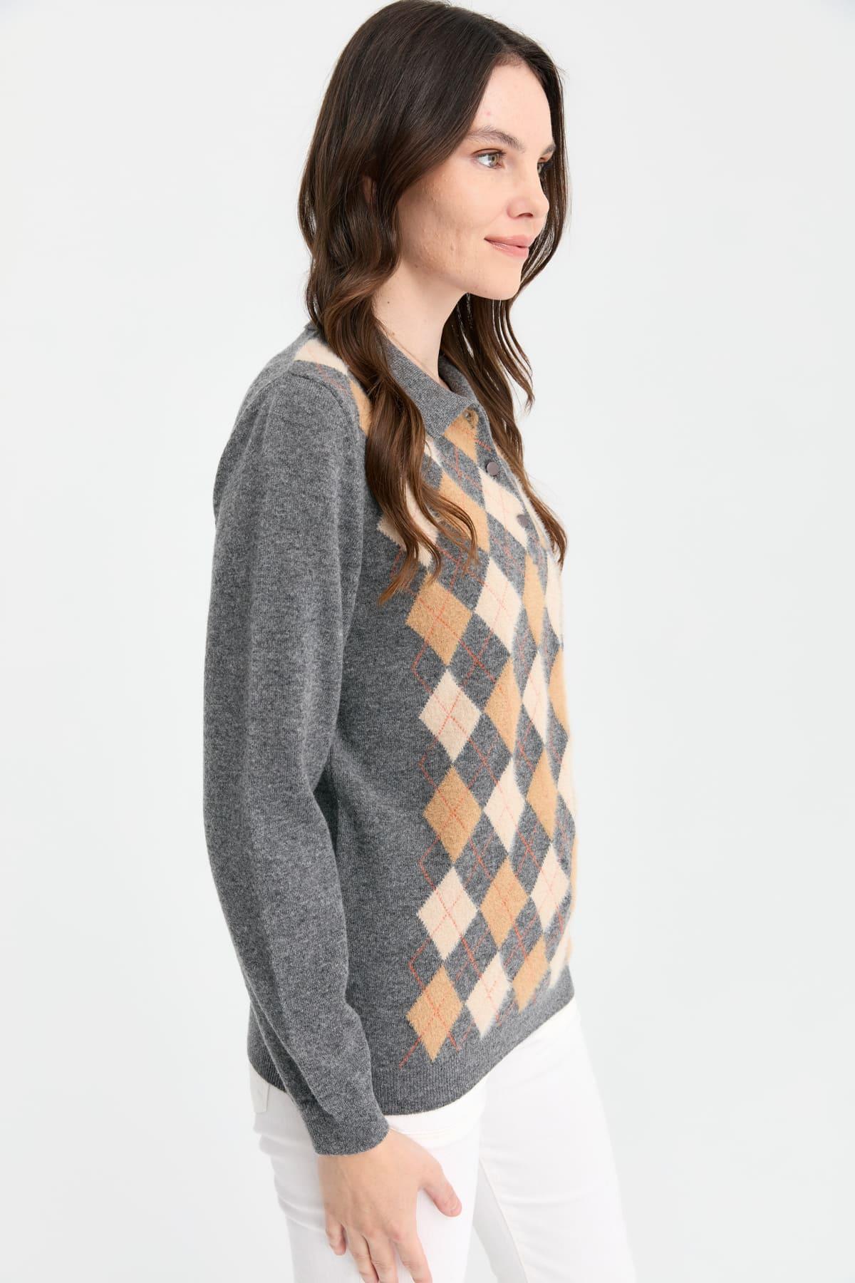 24037Kadın Polo Yaka Önü Baklavalı Yün Kazak Füme