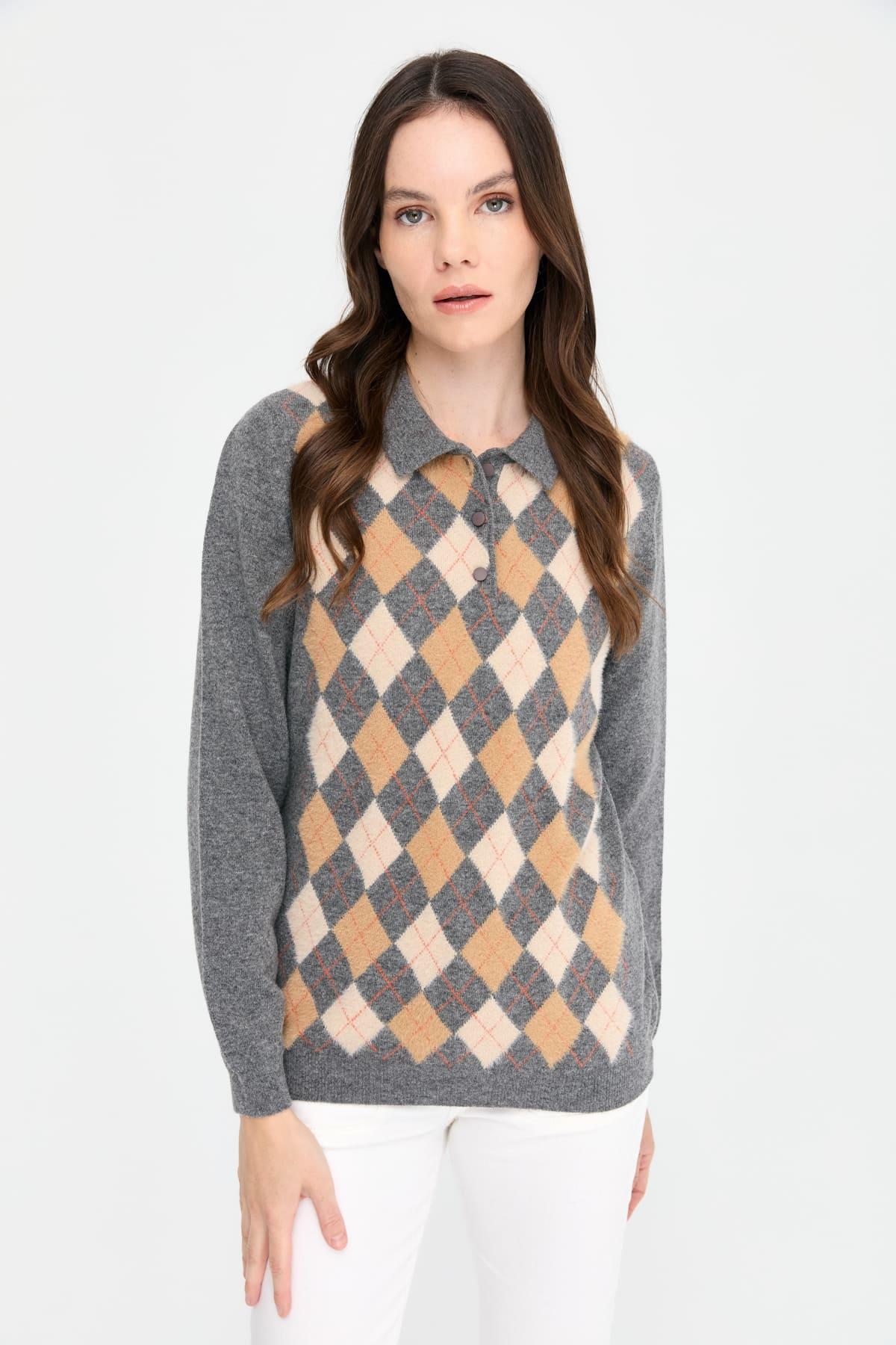 24037Kadın Polo Yaka Önü Baklavalı Yün Kazak Füme