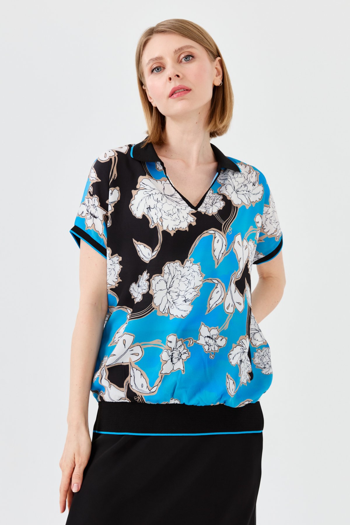 23479Kadın Polo Yaka Renkli Desenli Bluz Saks