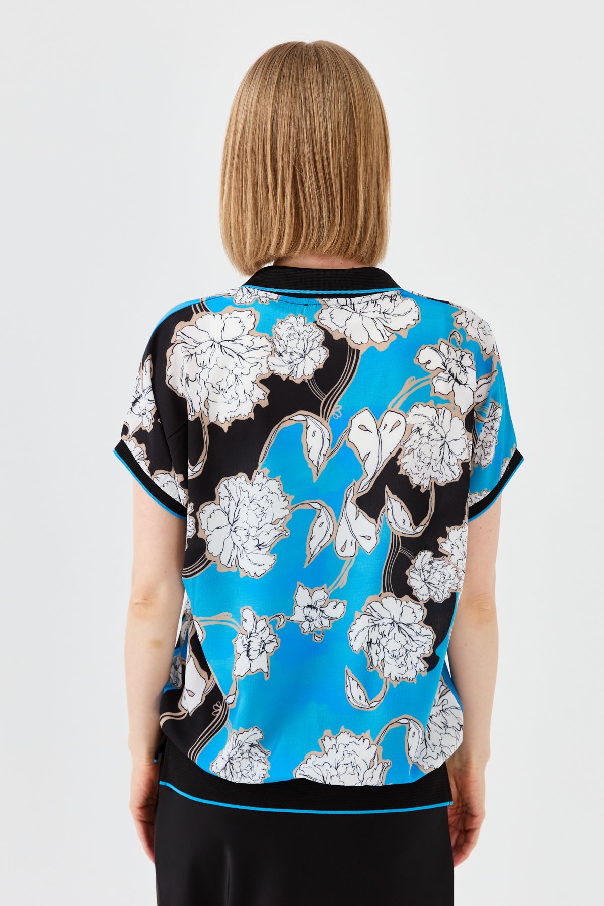 23479Kadın Polo Yaka Renkli Desenli Bluz Saks