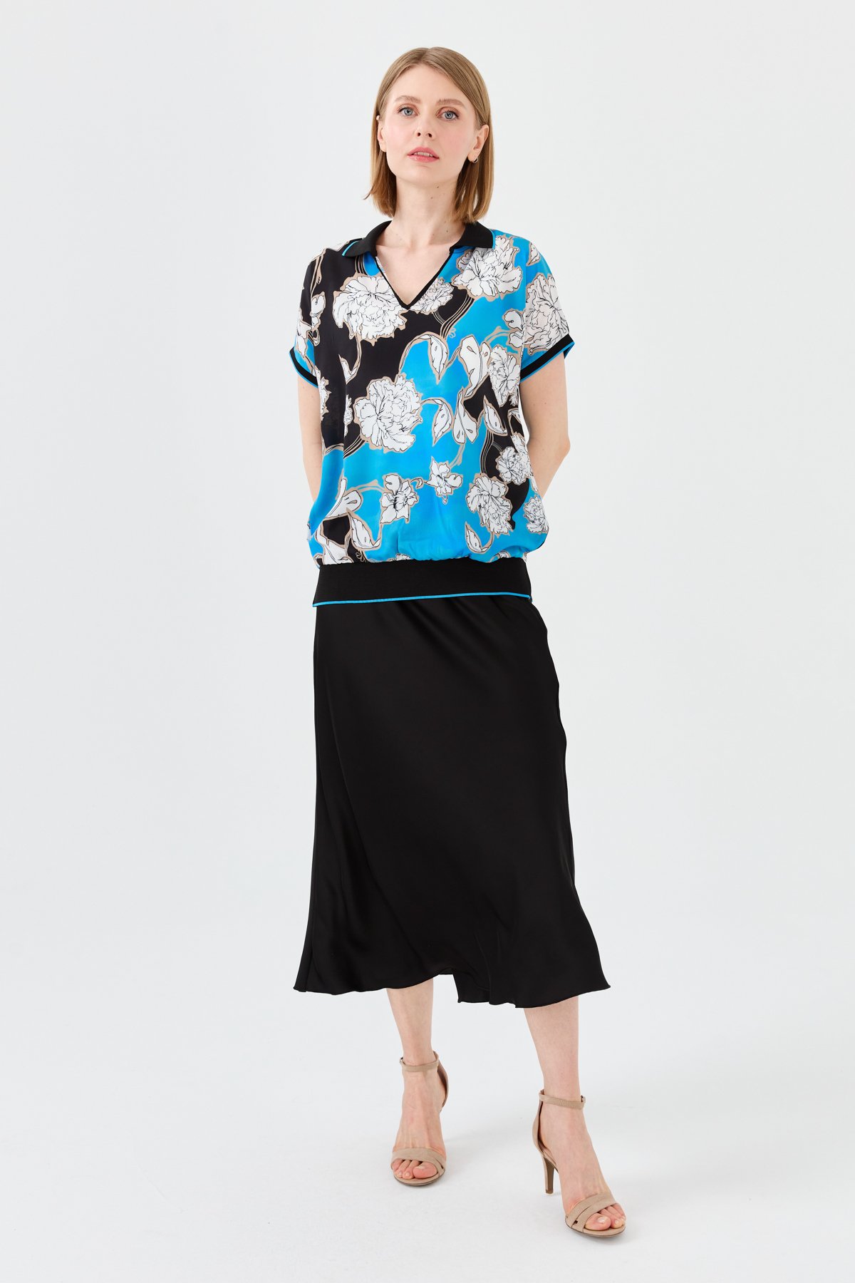 23479Kadın Polo Yaka Renkli Desenli Bluz Saks