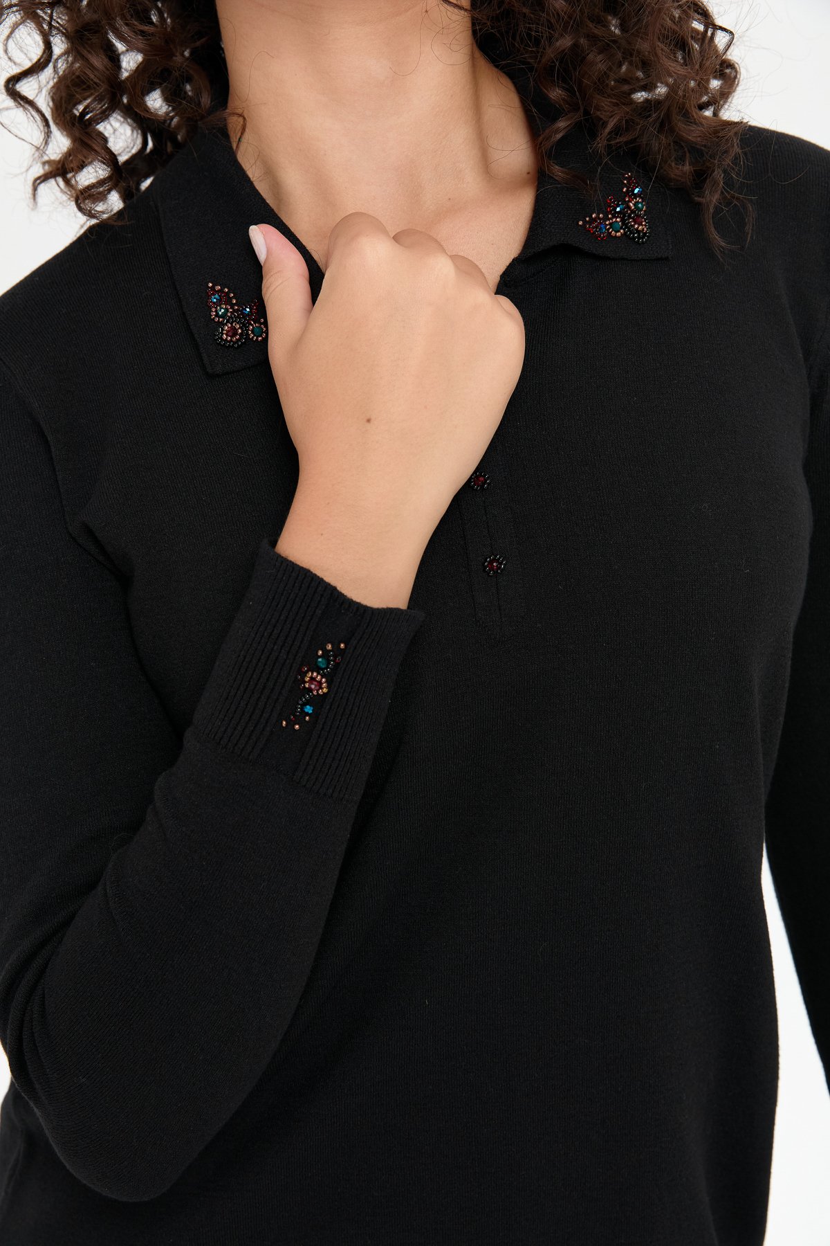 24092Kadın Polo Yaka Yakası İşlemeli Kazak Siyah