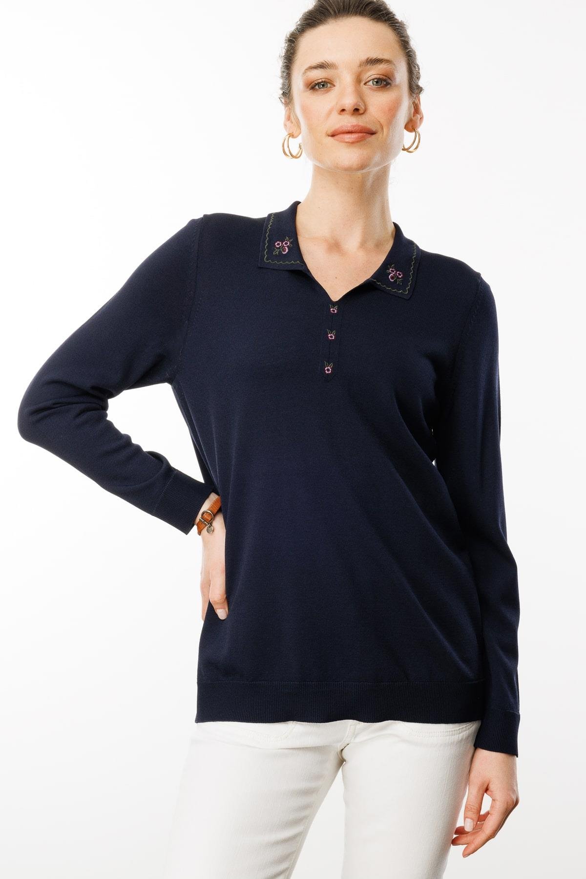 25359Kadın Polo Yaka Yakası Nakışlı Bluz Lacivert