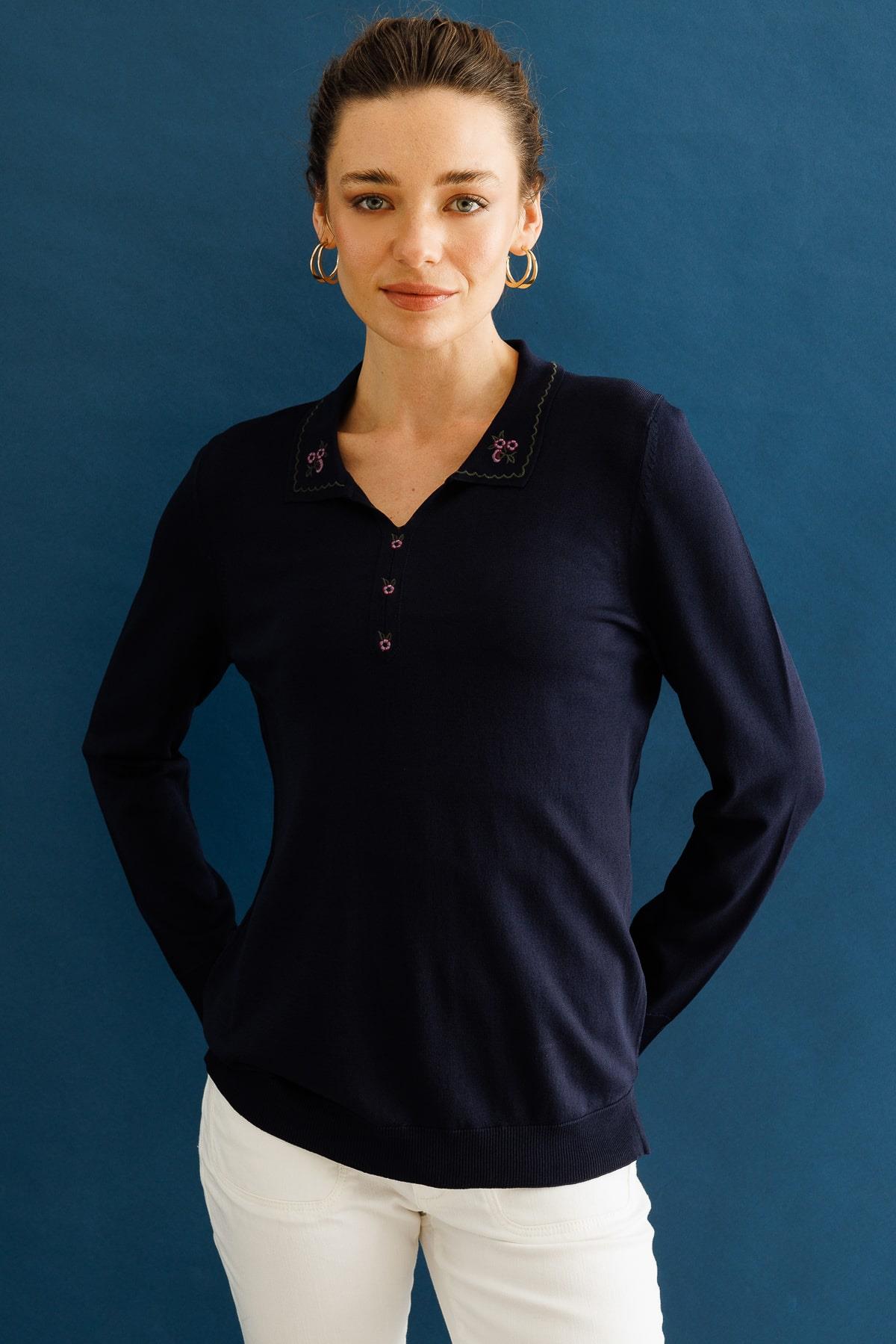 25359Kadın Polo Yaka Yakası Nakışlı Bluz Lacivert