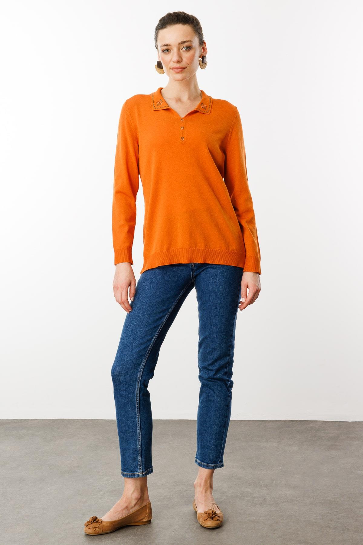 25359Kadın Polo Yaka Yakası Nakışlı Bluz Oranj