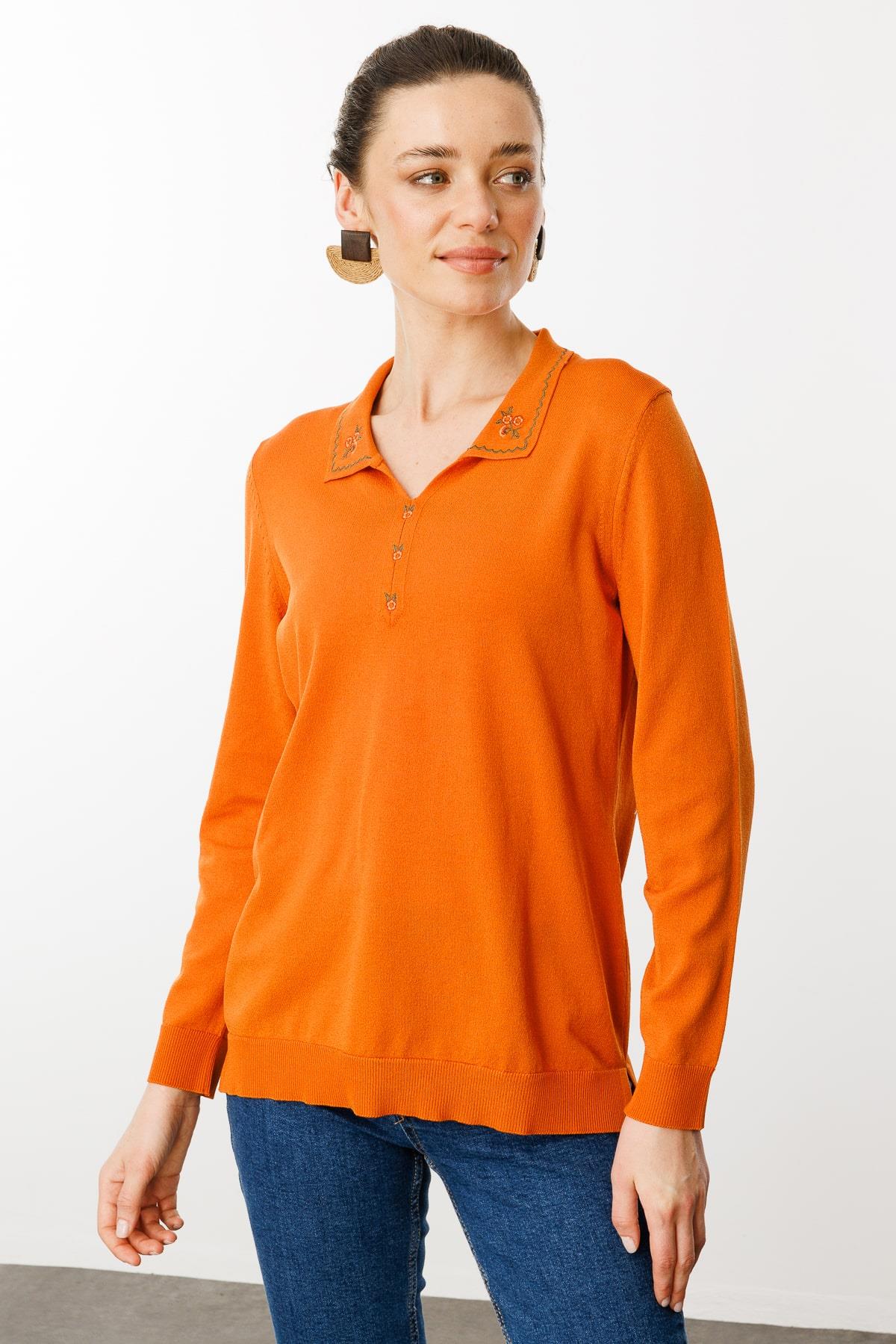 25359Kadın Polo Yaka Yakası Nakışlı Bluz Oranj