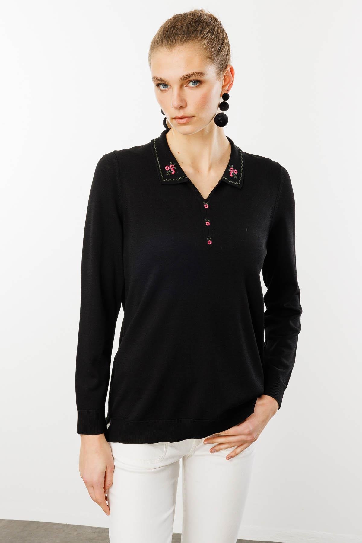 25359Kadın Polo Yaka Yakası Nakışlı Bluz Siyah