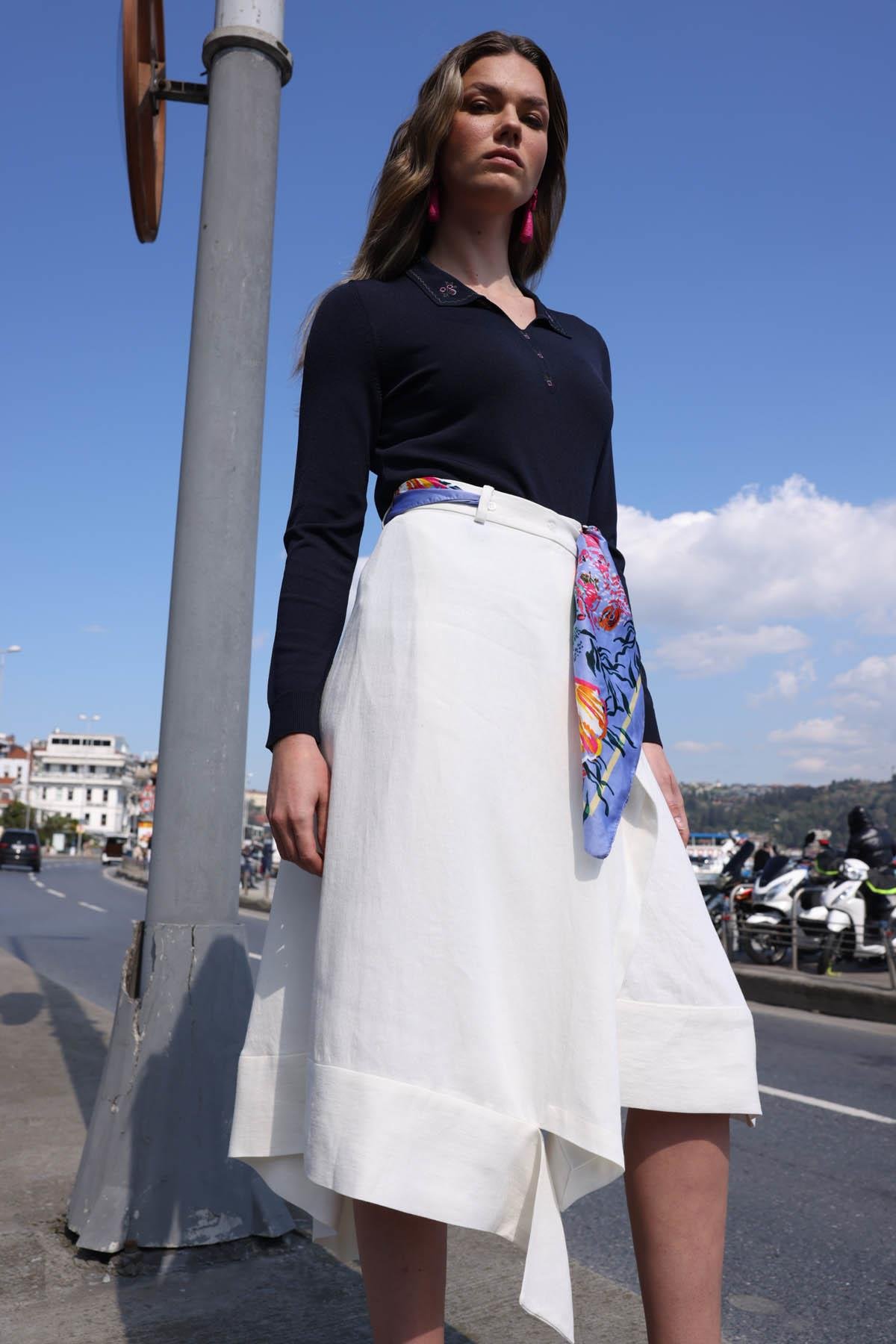 25359Kadın Polo Yaka Yakası Nakışlı Bluz Lacivert