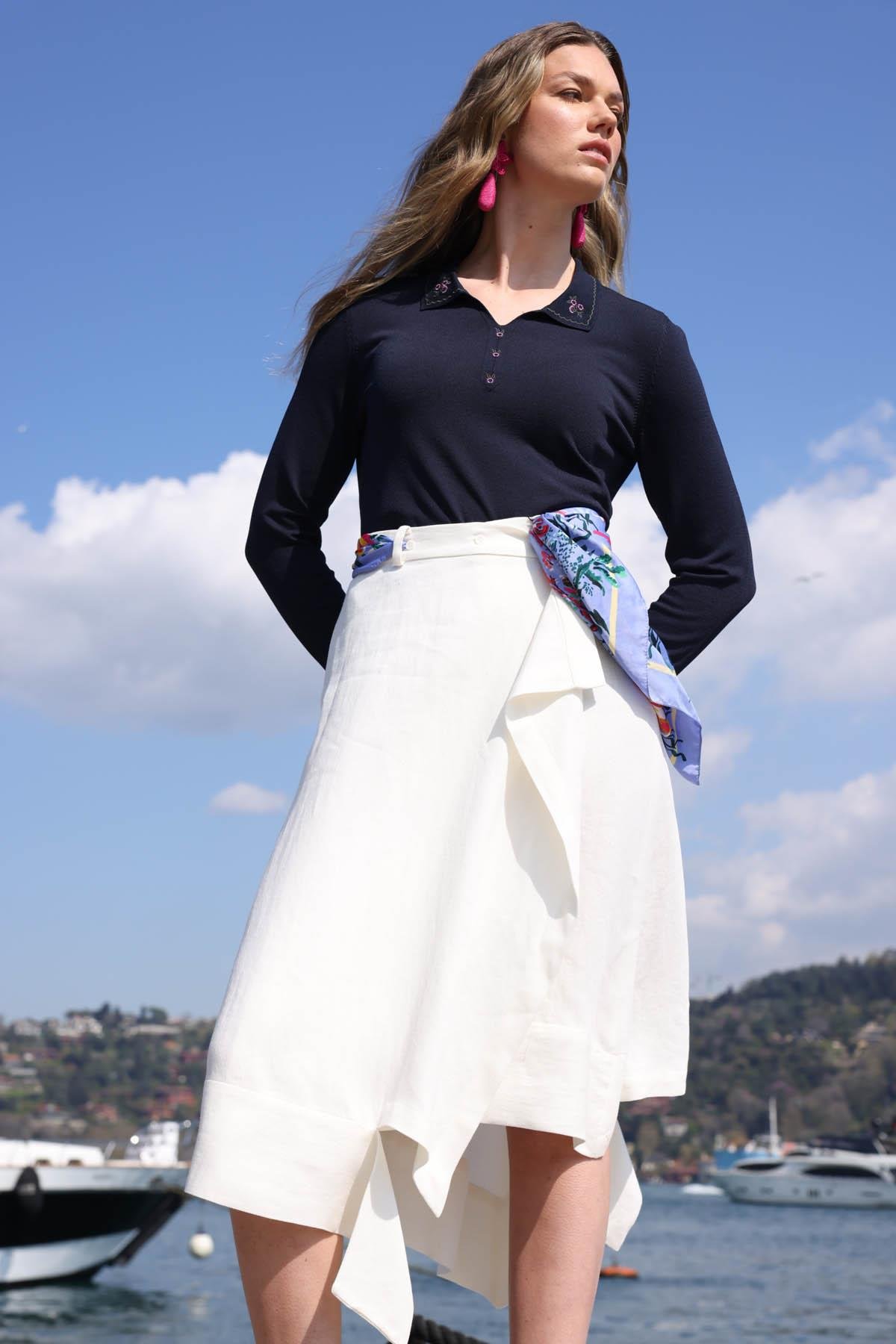 25359Kadın Polo Yaka Yakası Nakışlı Bluz Lacivert