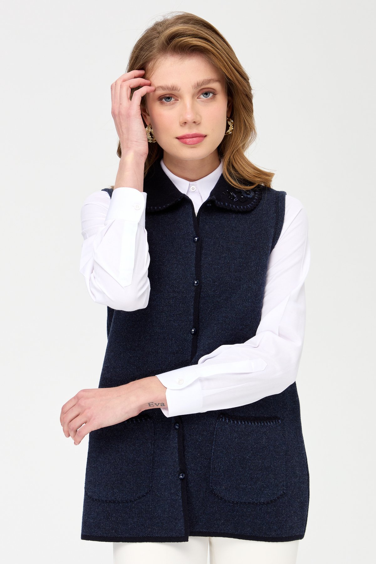 22228Kadın Polo Yaka Yakası ve Cebi Tığlamalı Yün Yelek K.Lacivert