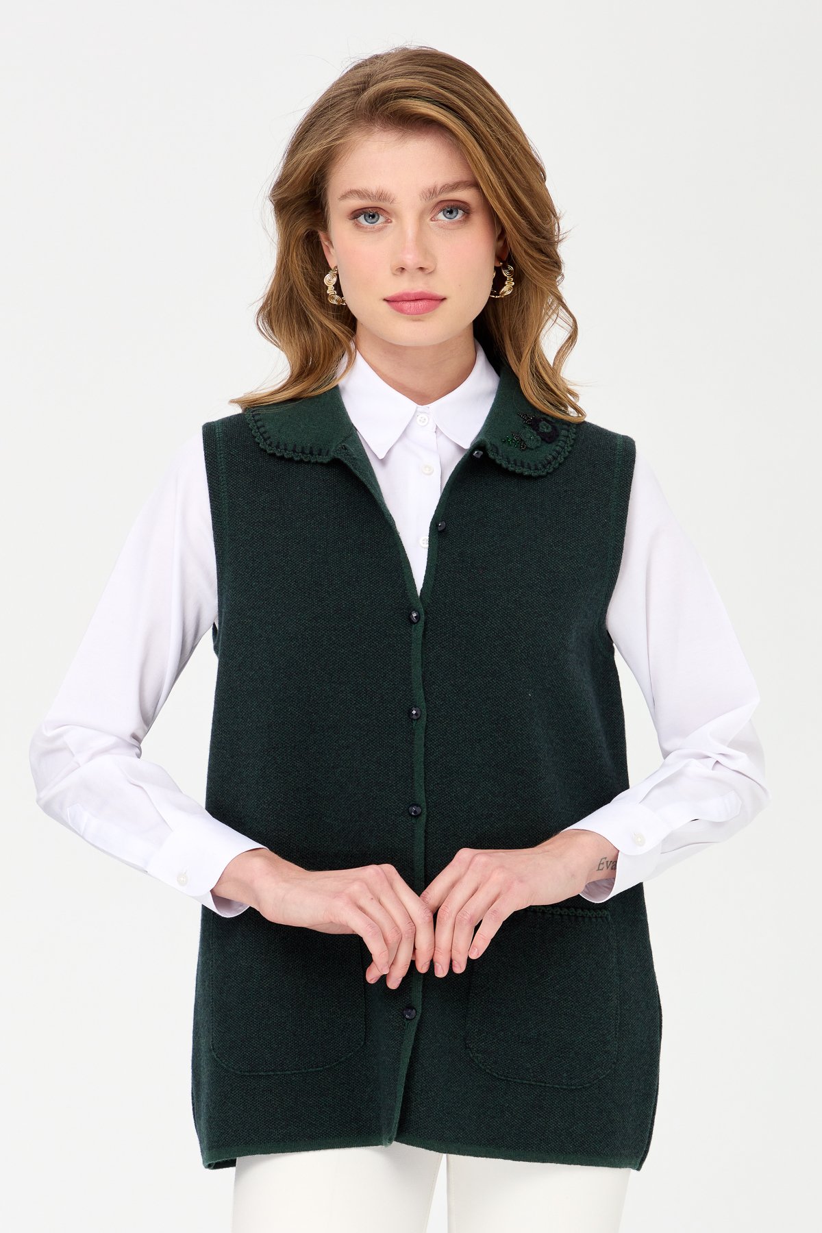 22228Kadın Polo Yaka Yakası ve Cebi Tığlamalı Yün Yelek Yeşil