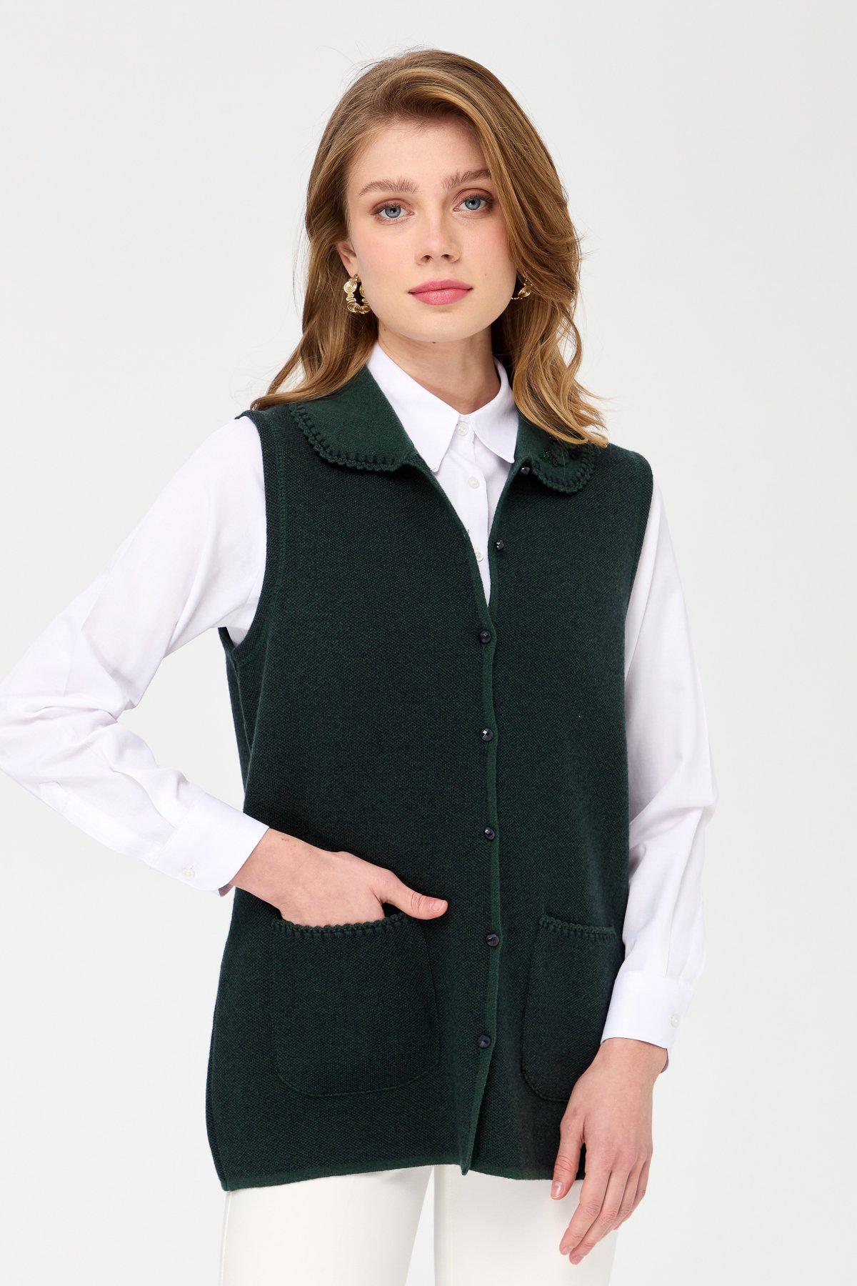 22228Kadın Polo Yaka Yakası ve Cebi Tığlamalı Yün Yelek Yeşil