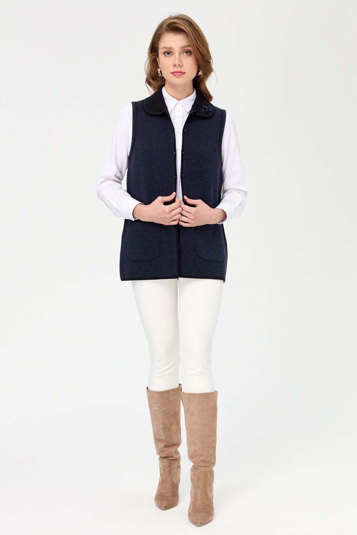 22228Kadın Polo Yaka Yakası ve Cebi Tığlamalı Yün Yelek K.Lacivert