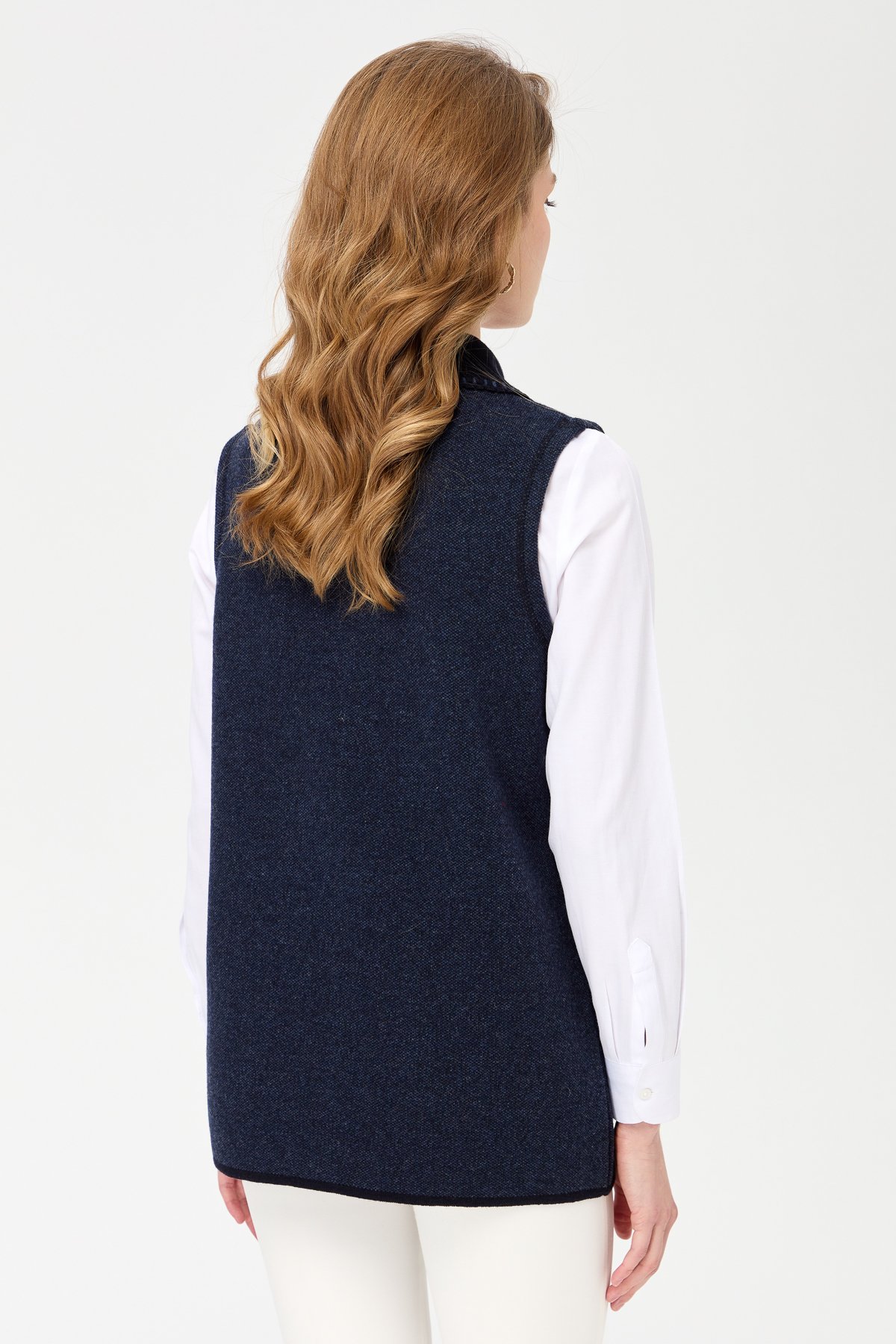 22228Kadın Polo Yaka Yakası ve Cebi Tığlamalı Yün Yelek K.Lacivert