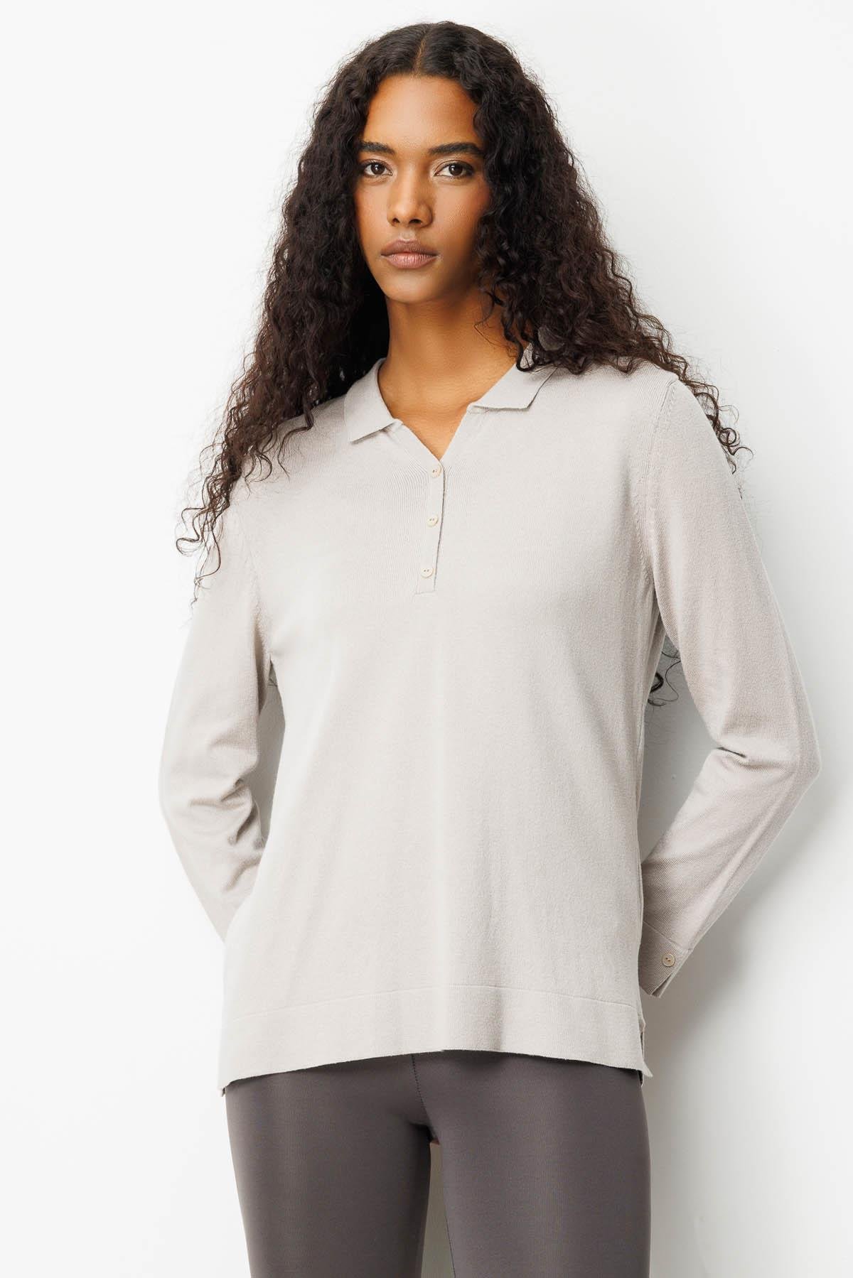25391Kadın Polo Yaka Yakası ve Kolu Düğmeli Bluz Vizon