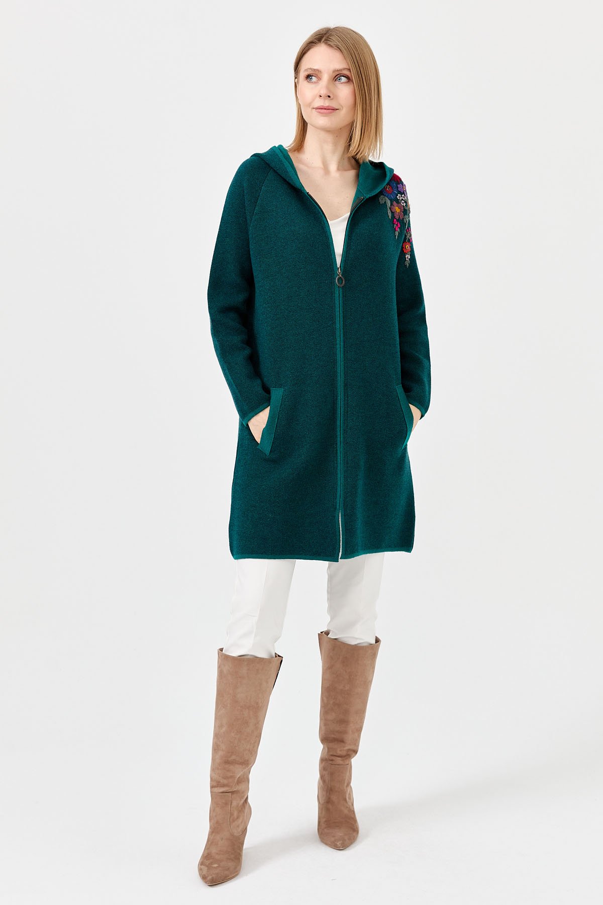 22011Kadın Reglan Kol Nakış İşlemeli Kapüşonlu Uzun Yün Kaban K.Ö.başı