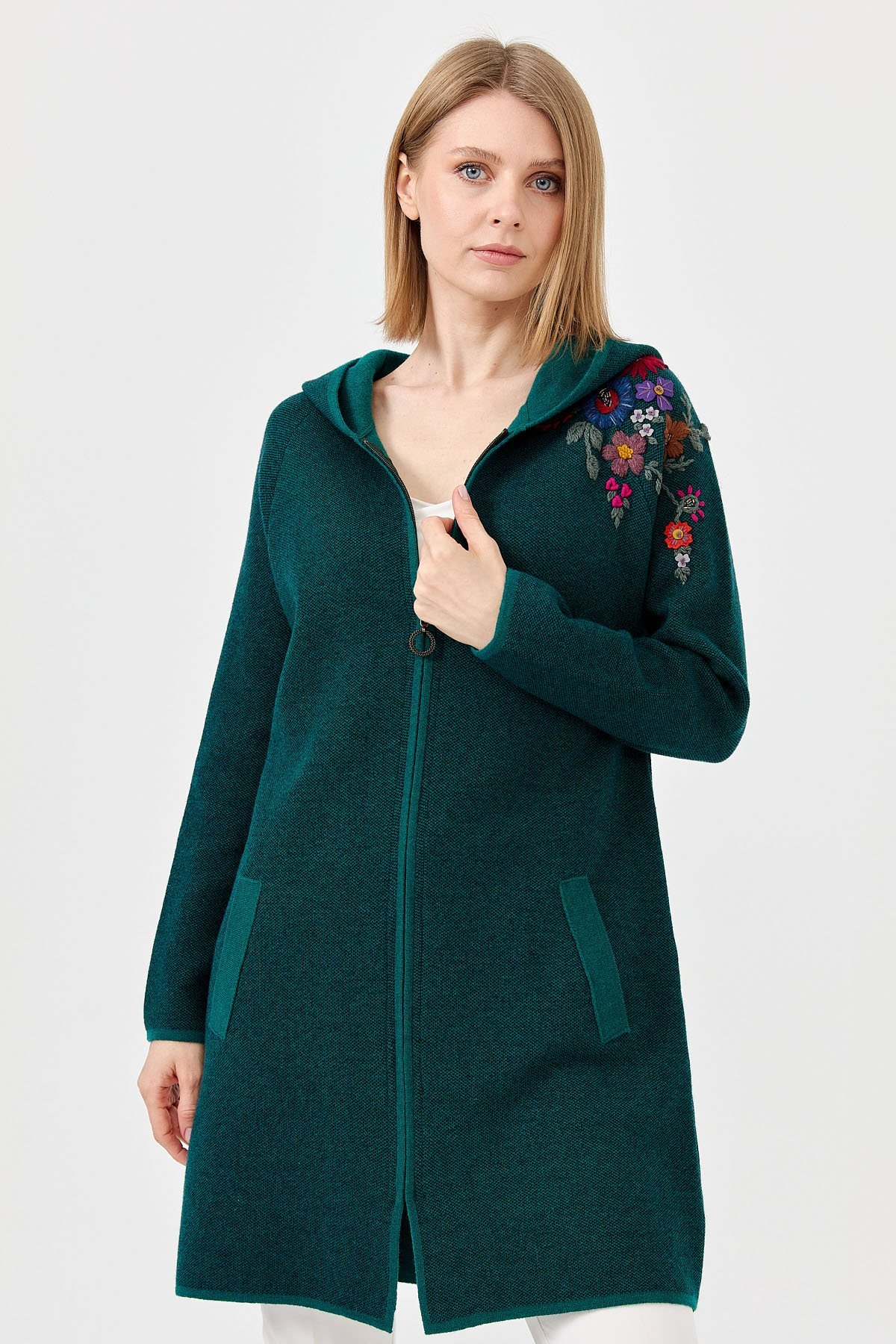 22011Kadın Reglan Kol Nakış İşlemeli Kapüşonlu Uzun Yün Kaban K.Ö.başı