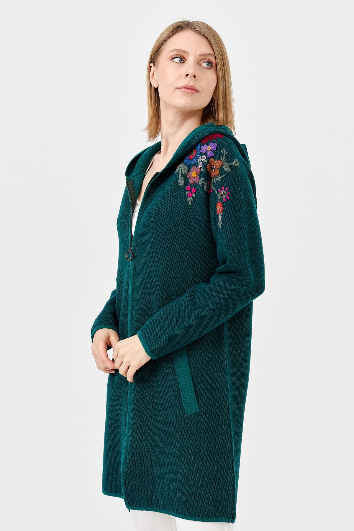 22011Kadın Reglan Kol Nakış İşlemeli Kapüşonlu Uzun Yün Kaban K.Ö.başı