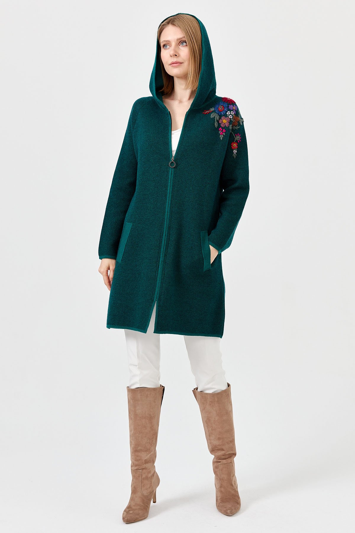 22011Kadın Reglan Kol Nakış İşlemeli Kapüşonlu Uzun Yün Kaban K.Ö.başı