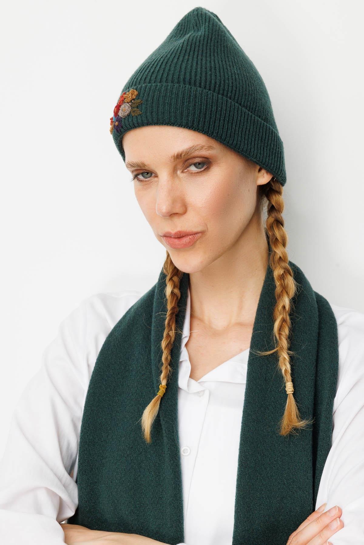 25070Kadın Rokoko Nakış İşlemeli Yün Bere Yeşil