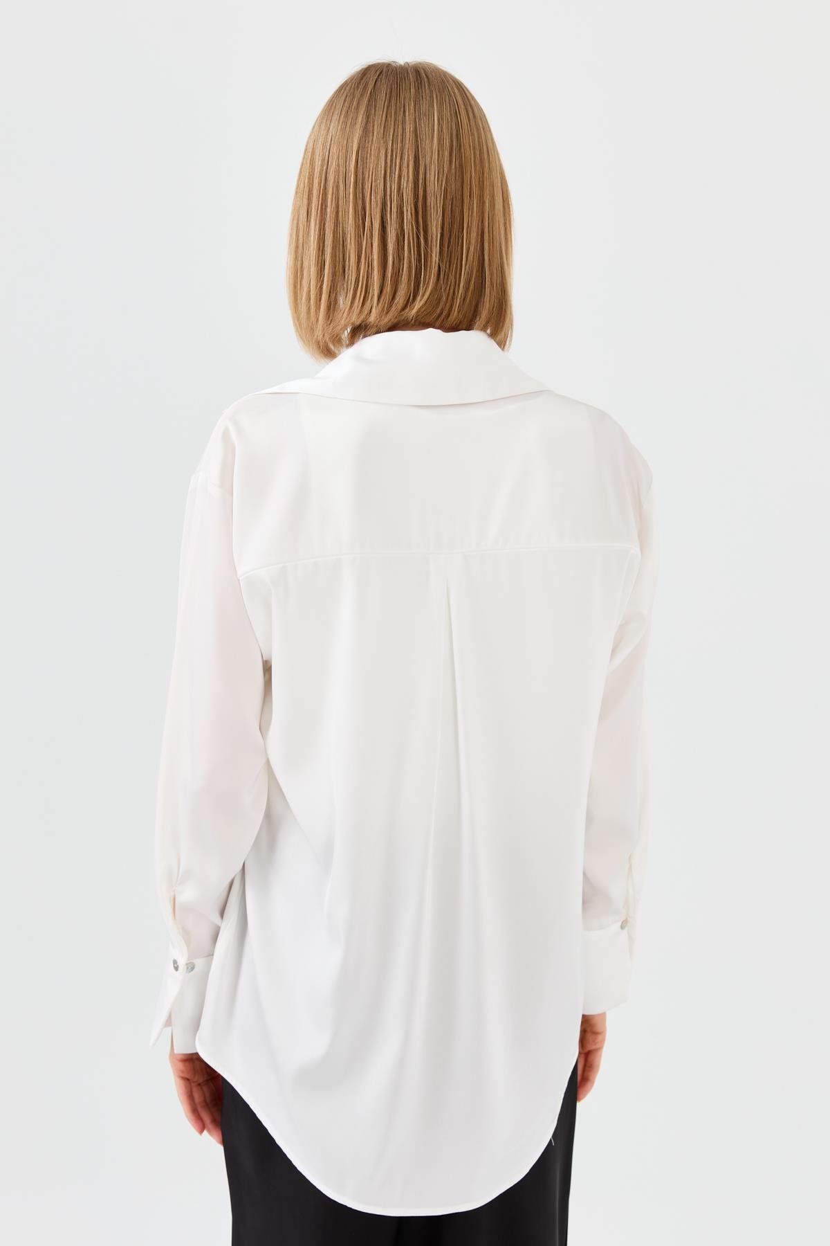 23711Kadın Saten Patlı Gömlek Ekru