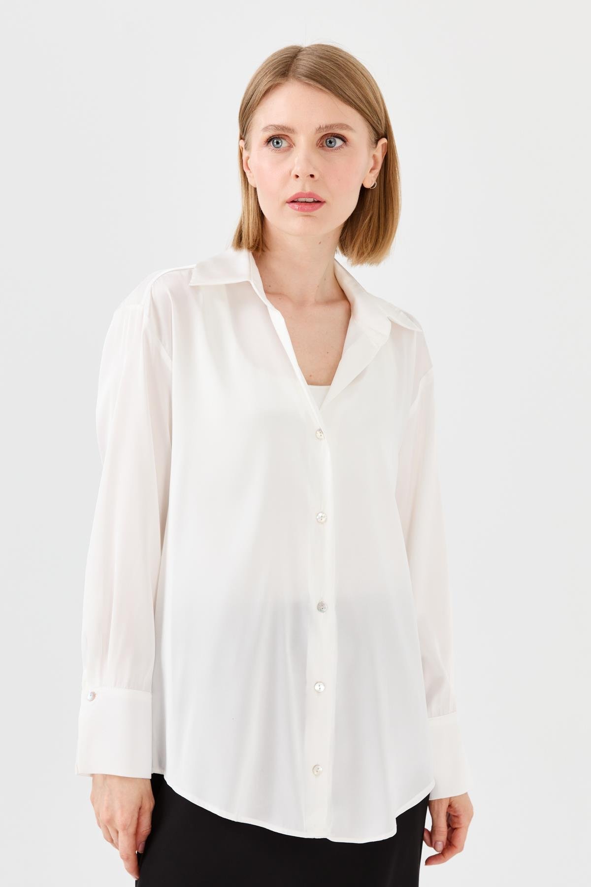 23711Kadın Saten Patlı Gömlek Ekru