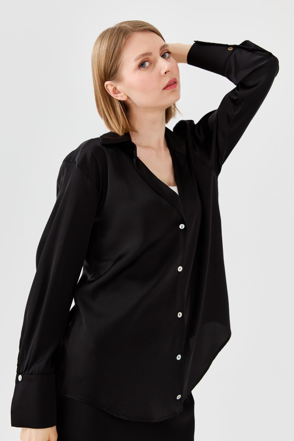 23711Kadın Saten Patlı Gömlek Siyah