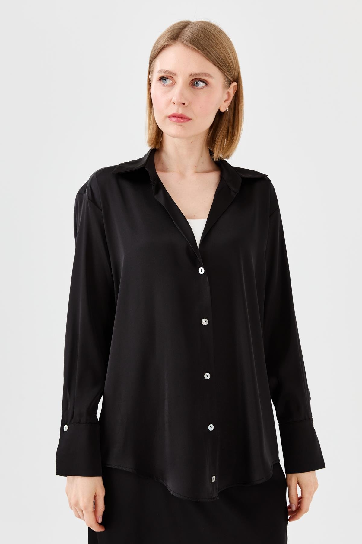 23711Kadın Saten Patlı Gömlek Siyah