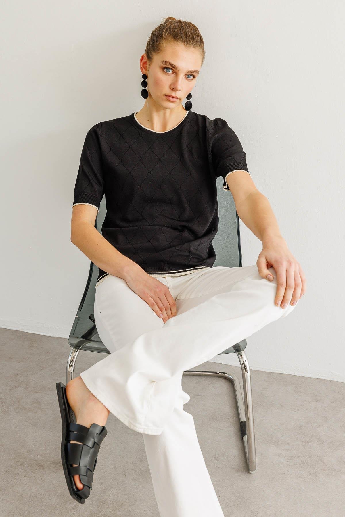 25356Kadın Sıfır Yaka Baklava Desenli T-shirt Siyah