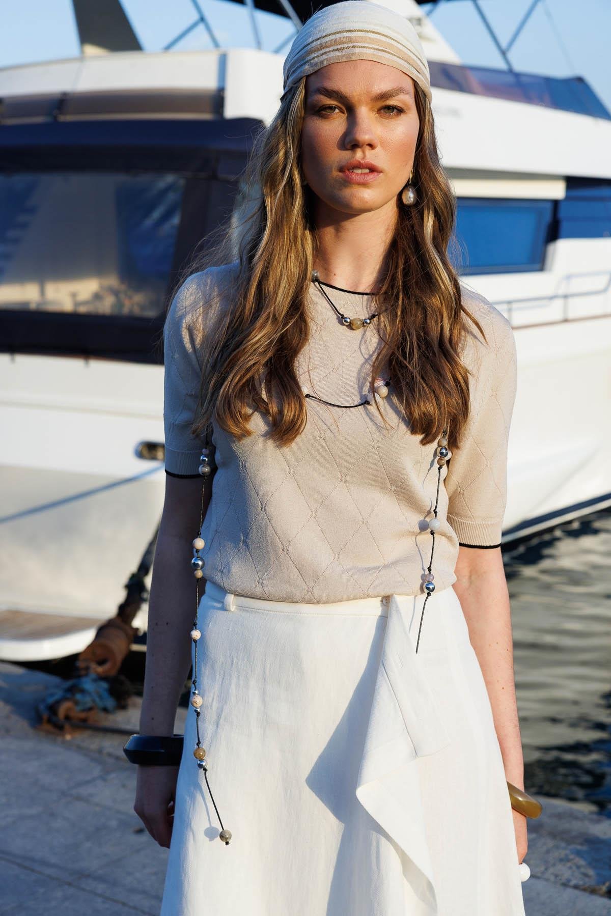 25356Kadın Sıfır Yaka Baklava Desenli T-shirt Bej