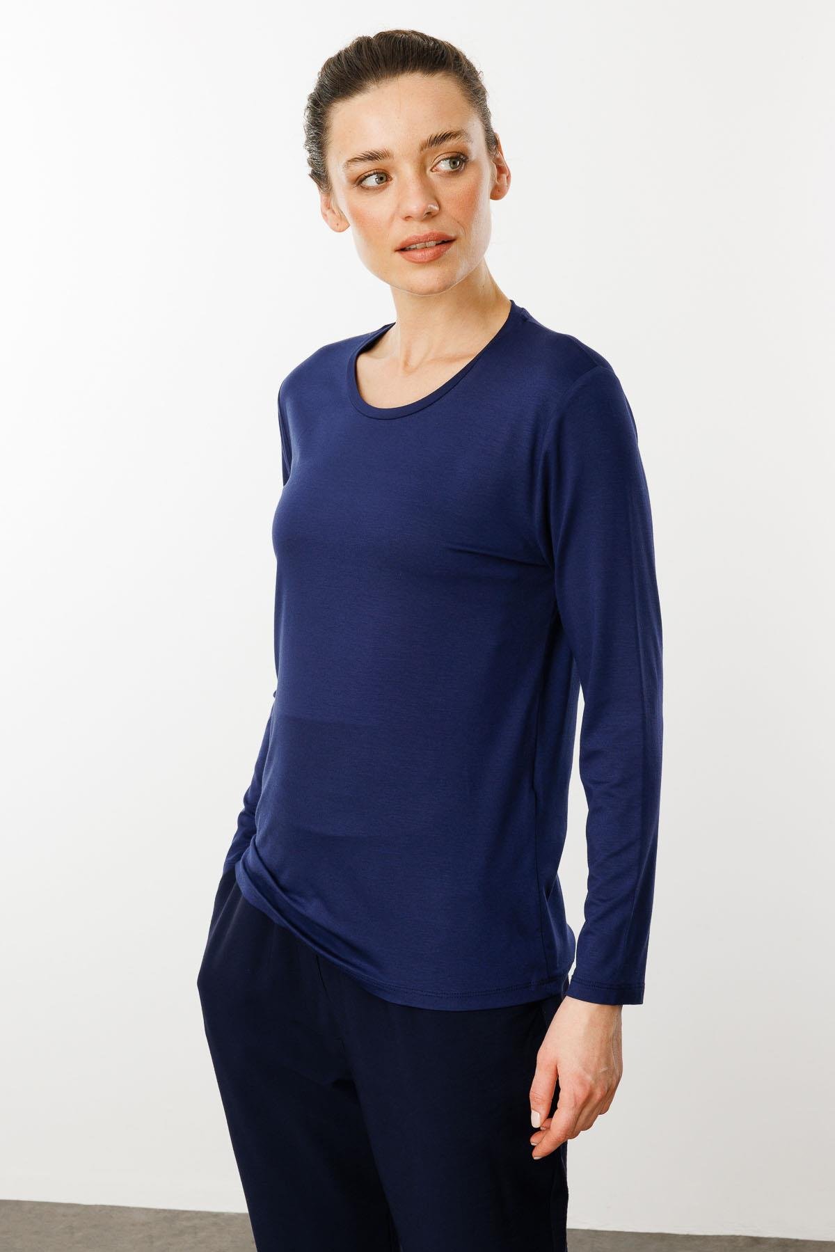 23787Женская базовая хлопковая блуза с круглым вырезом темно синяя