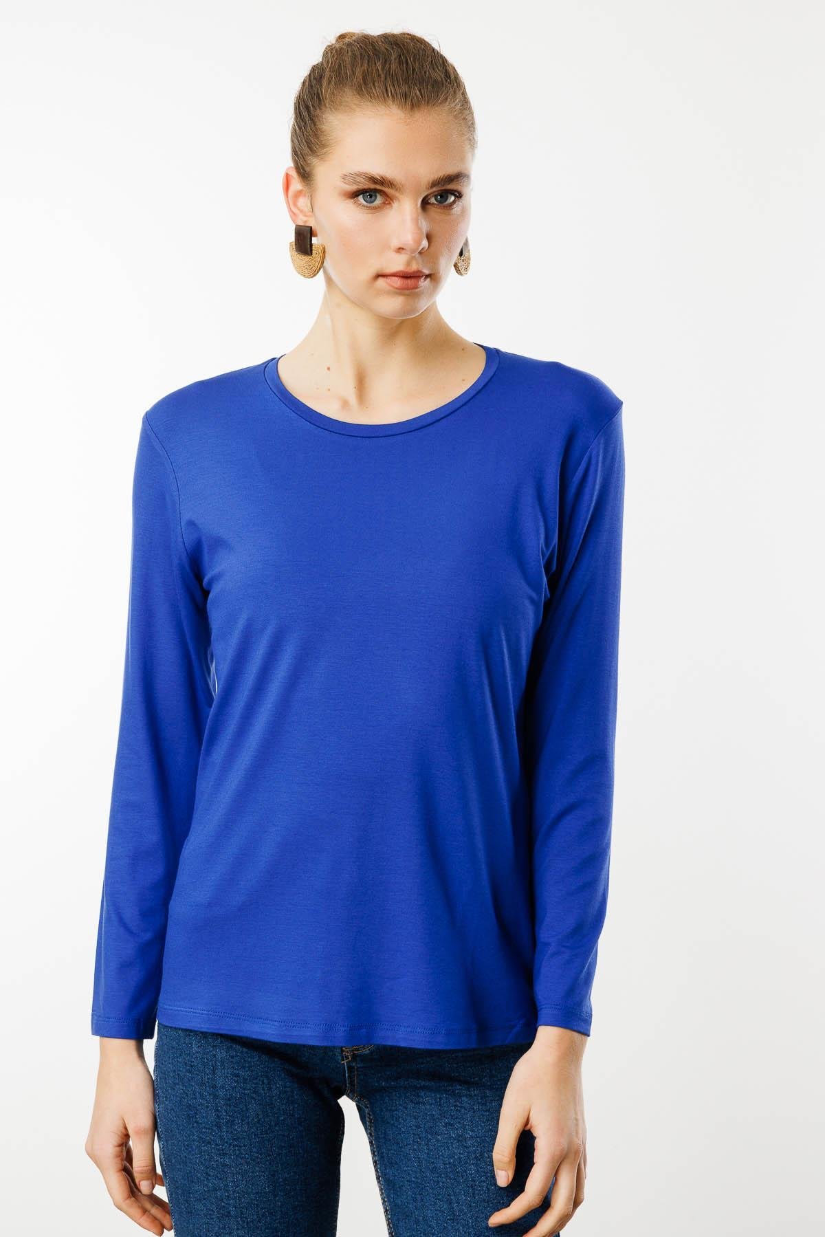 23787Женская базовая хлопковая блуза с круглым вырезом ярко синяя