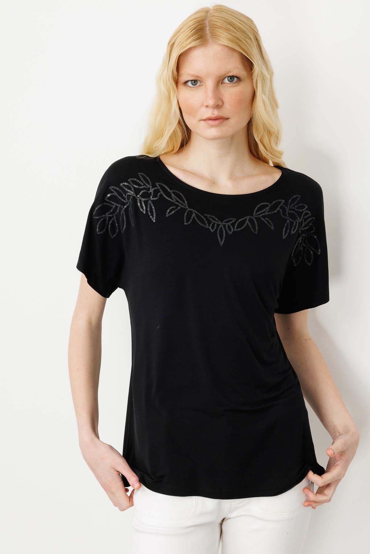 25859Kadın Sıfır Yaka Boncuk İşlemeli Penye T-shirt Siyah