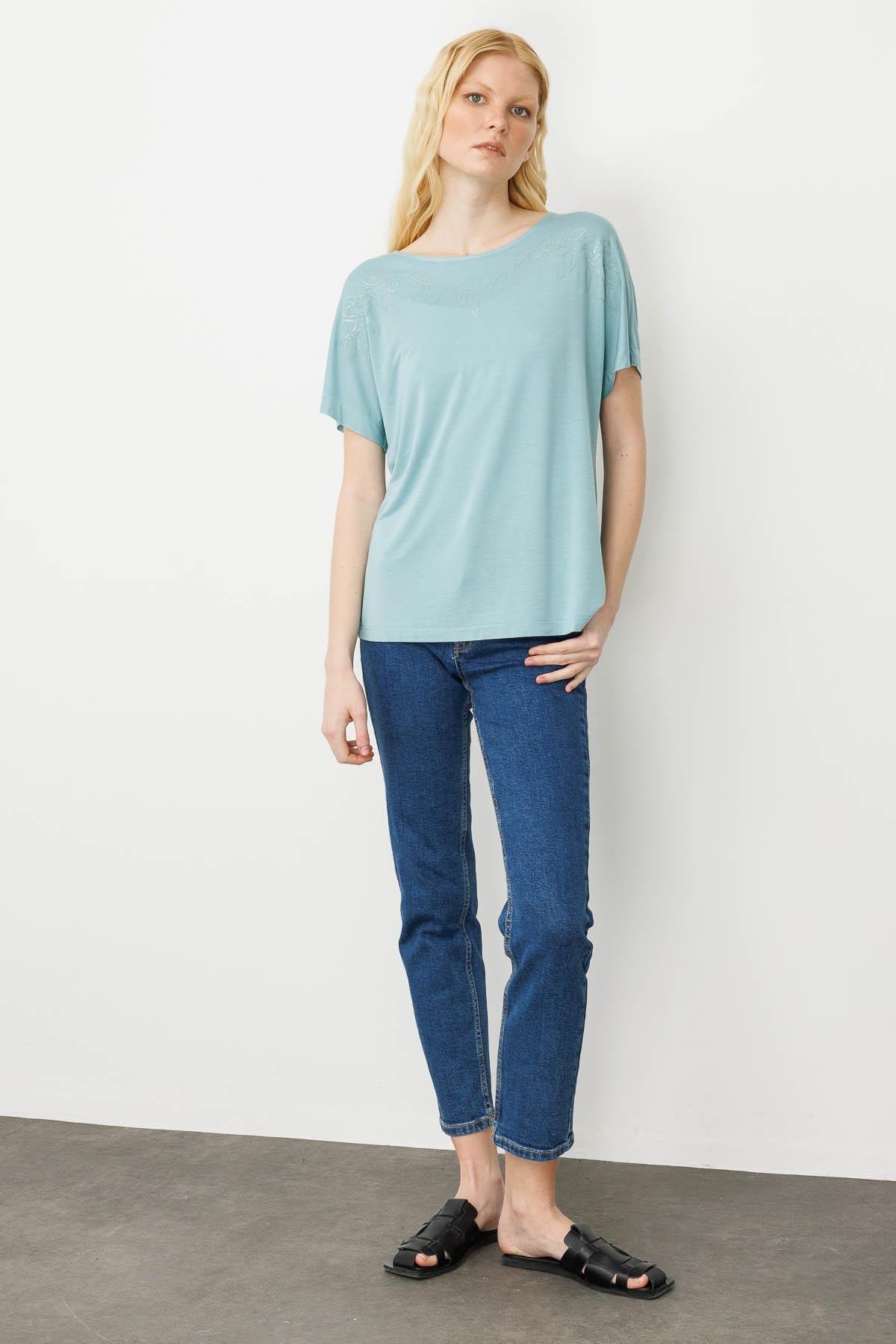 25859Kadın Sıfır Yaka Boncuk İşlemeli Penye T-shirt Mint