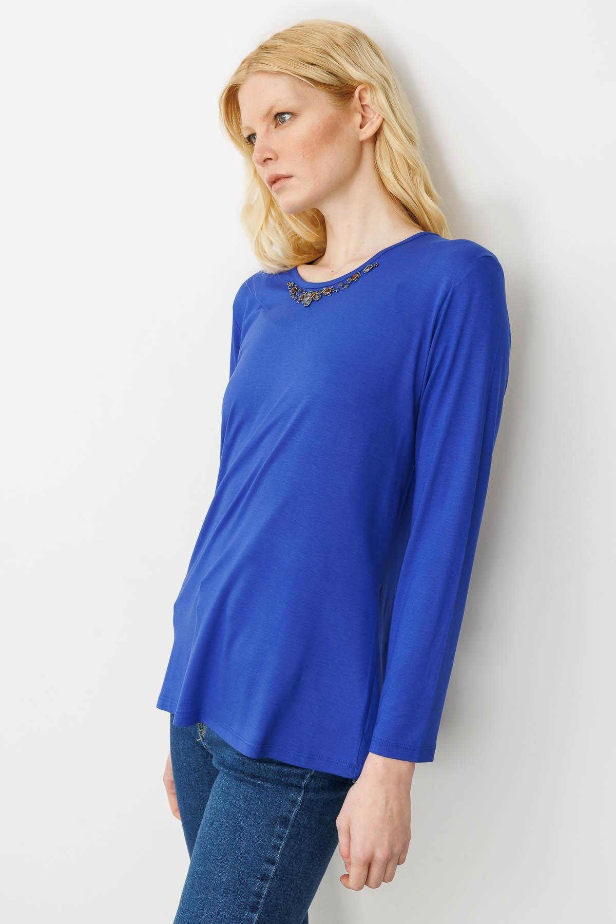 25706Kadın V Yaka Boncuk İşlemeli Penye Bluz Saks