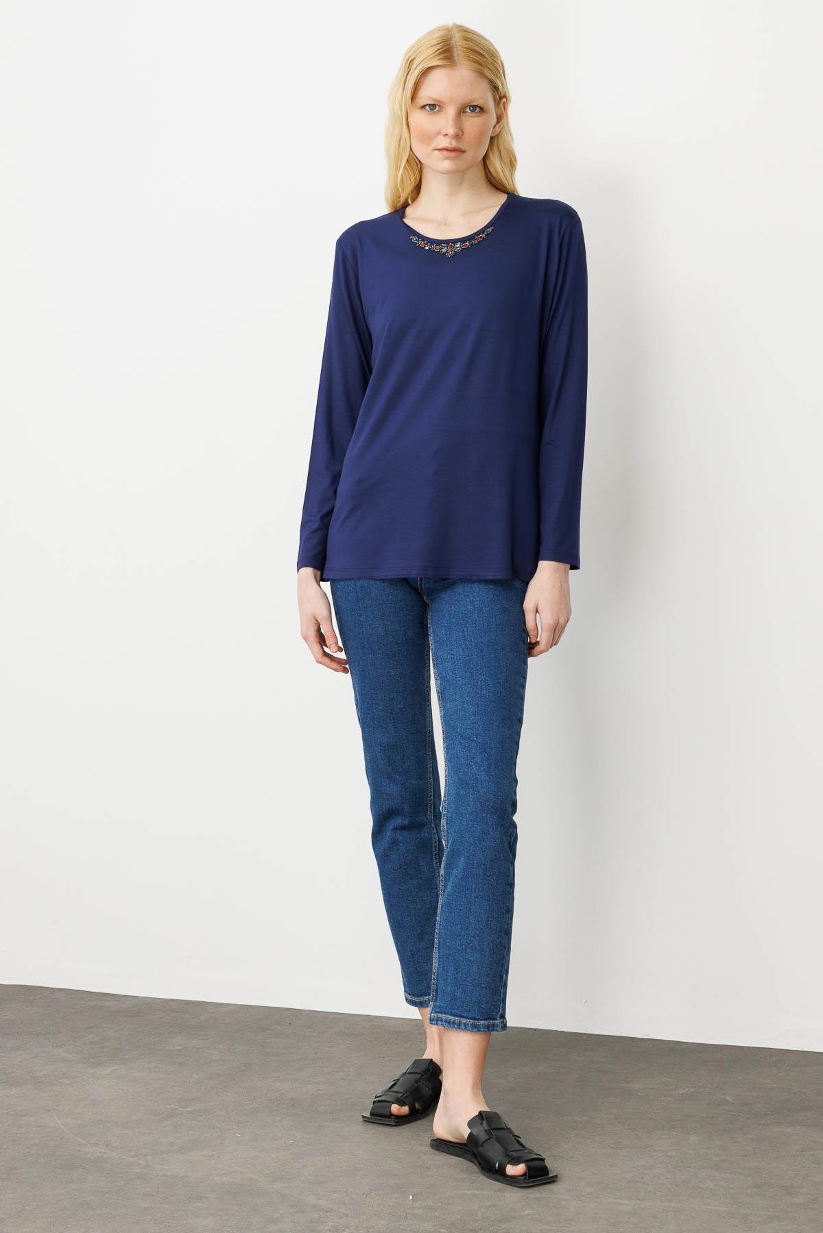 25706Kadın V Yaka Boncuk İşlemeli Penye Bluz Lacivert