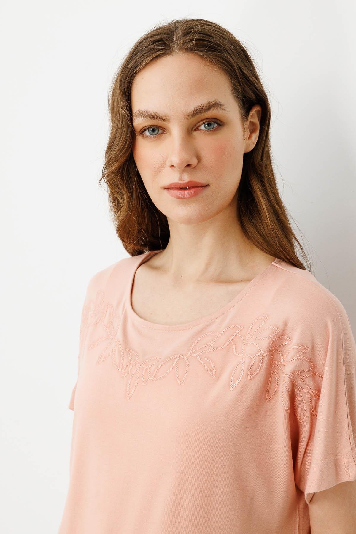 25859Kadın Sıfır Yaka Boncuk İşlemeli Penye T-shirt Somon