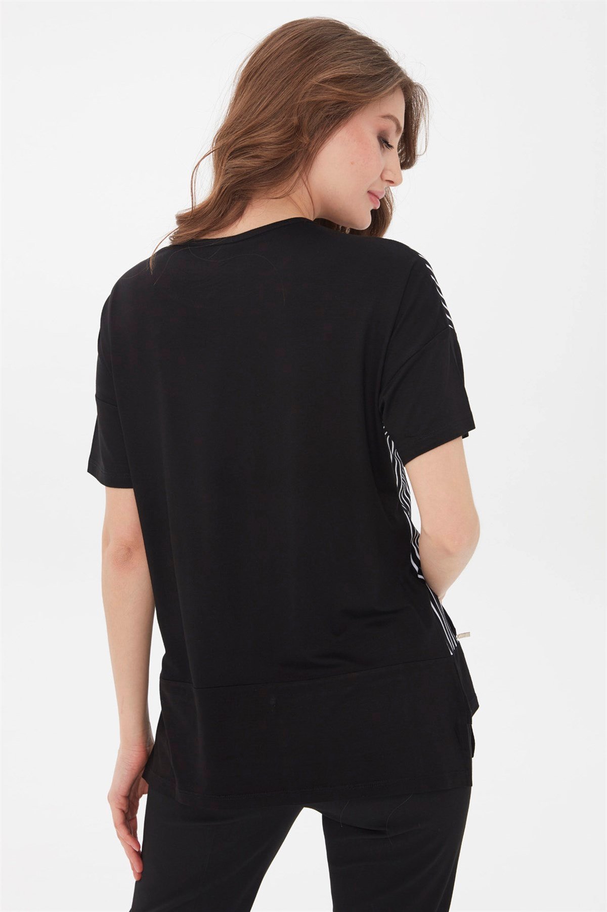 21772Kadın Sıfır Yaka Boyuna Çizgili Cepli Penye T-Shirt Siyah