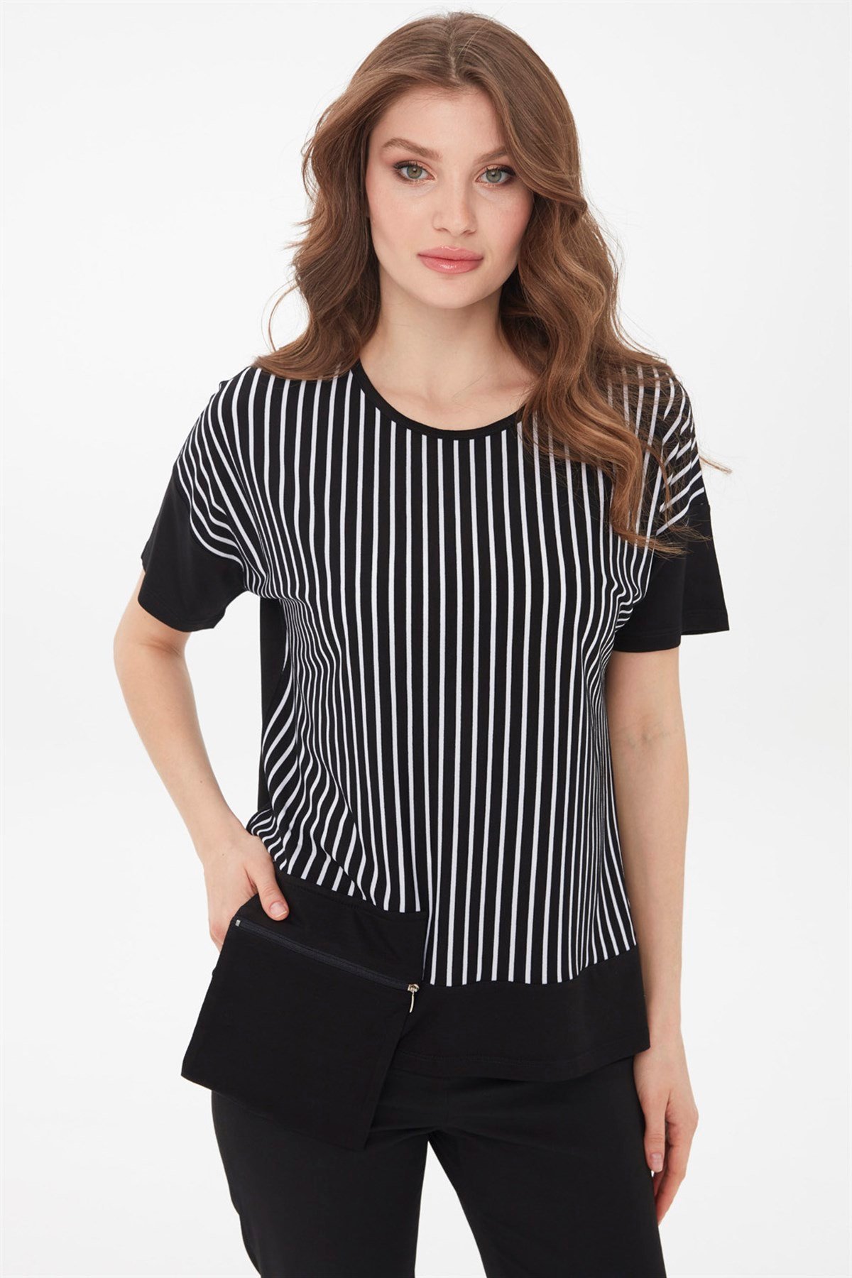 21772Kadın Sıfır Yaka Boyuna Çizgili Cepli Penye T-Shirt Siyah