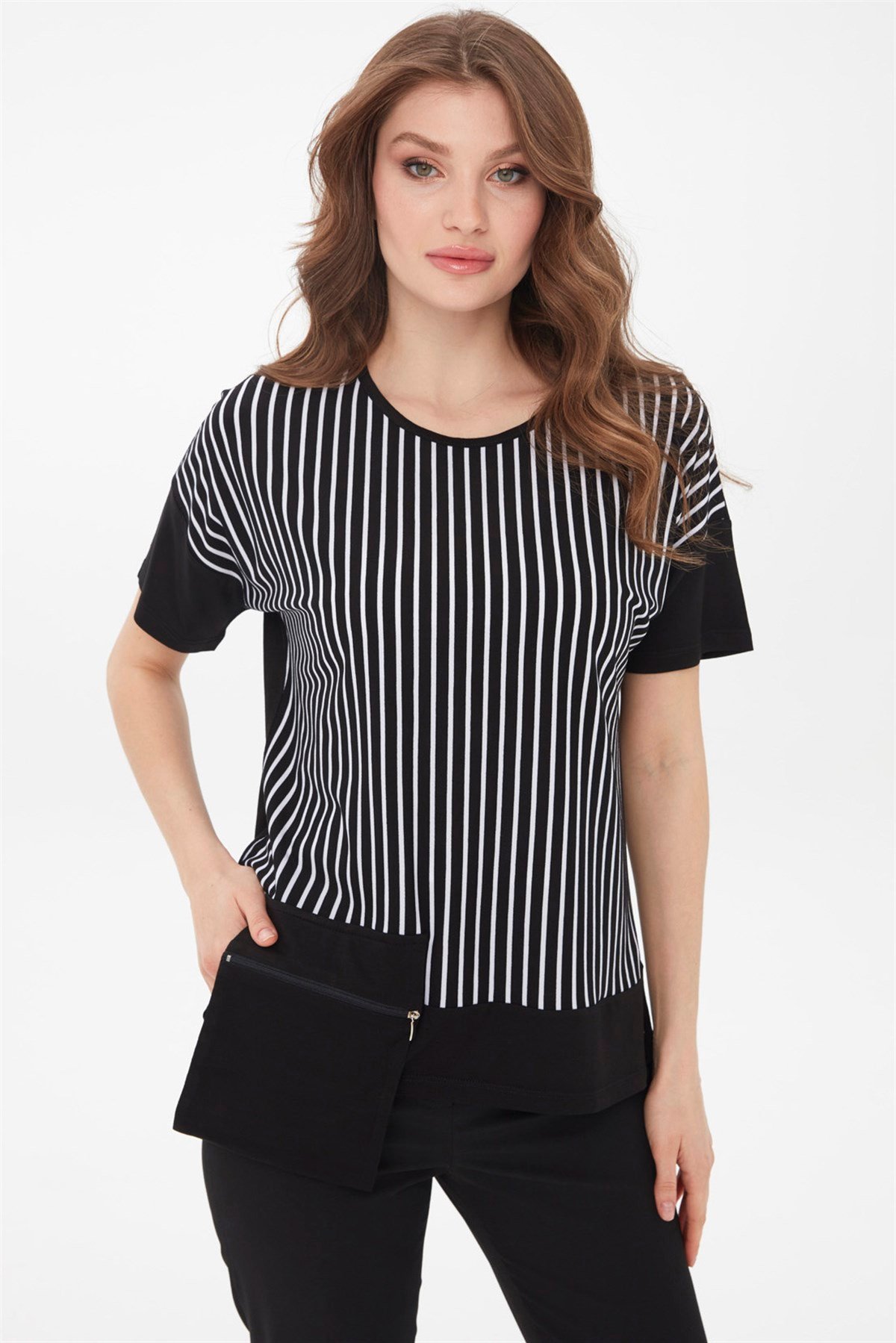 21772Kadın Sıfır Yaka Boyuna Çizgili Cepli Penye T-Shirt Siyah