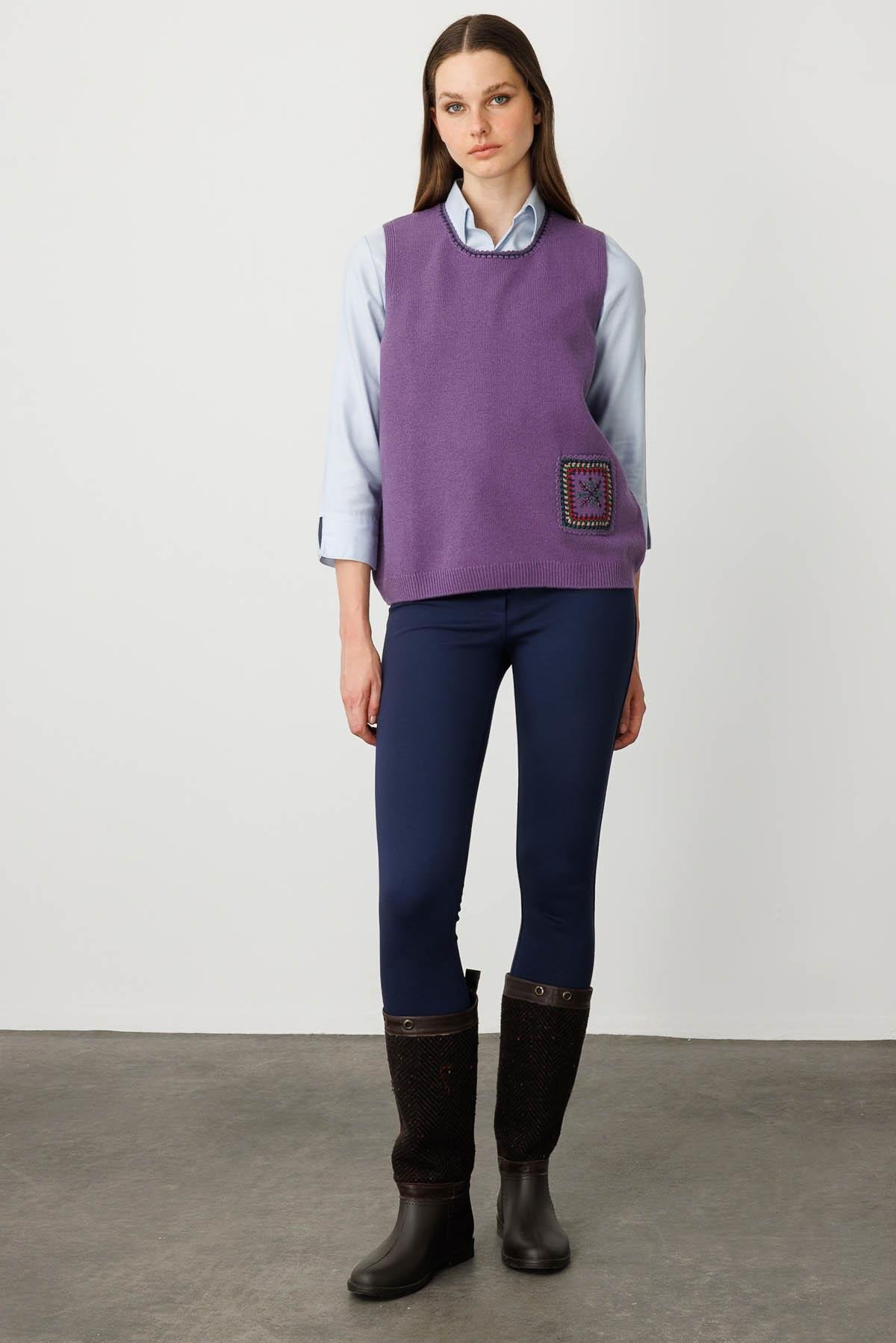 25200Kadın Sıfır Yaka Cebi ve Yakası Renkli Tığlamalı Yün Süveter Mor