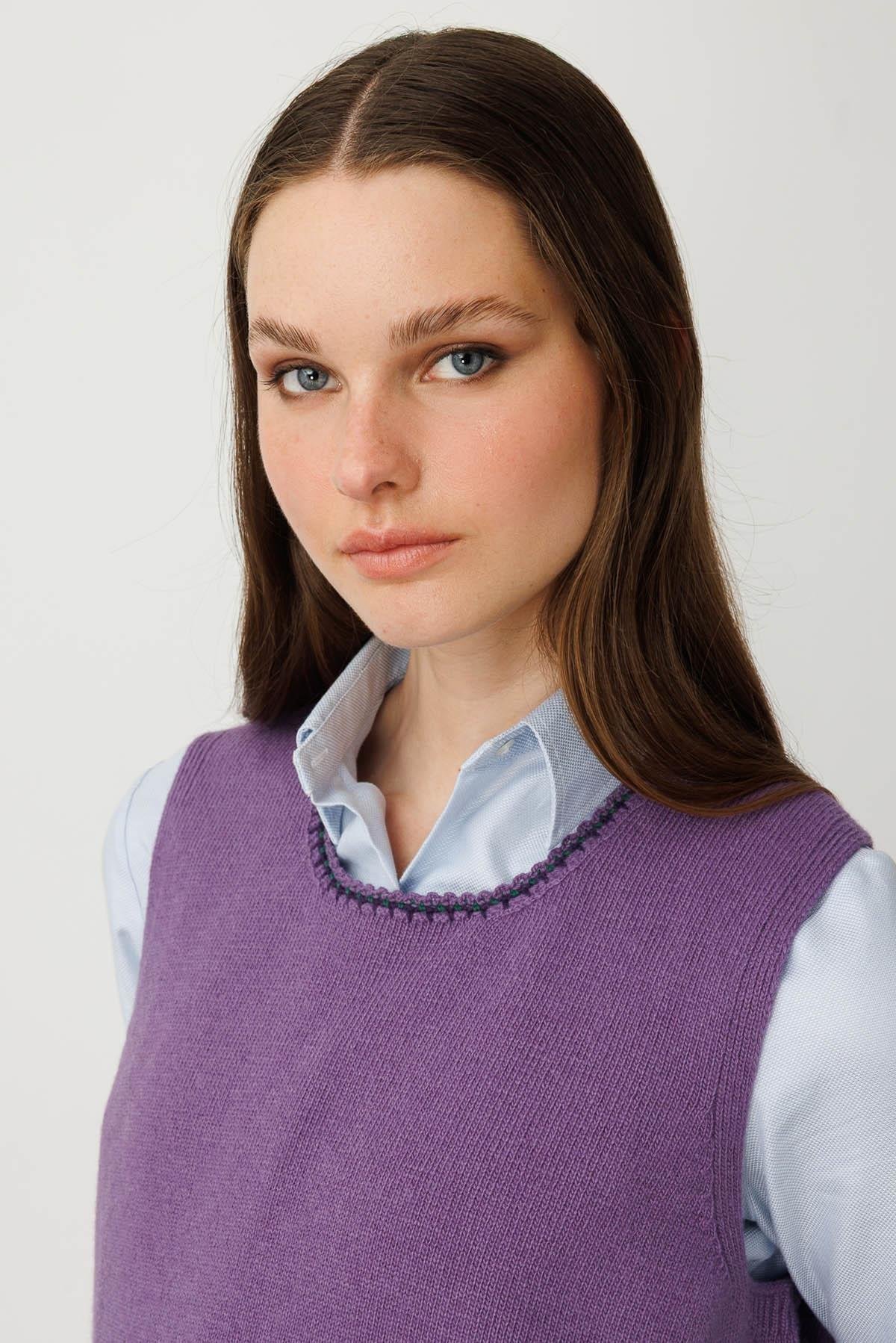25200Kadın Sıfır Yaka Cebi ve Yakası Renkli Tığlamalı Yün Süveter Mor